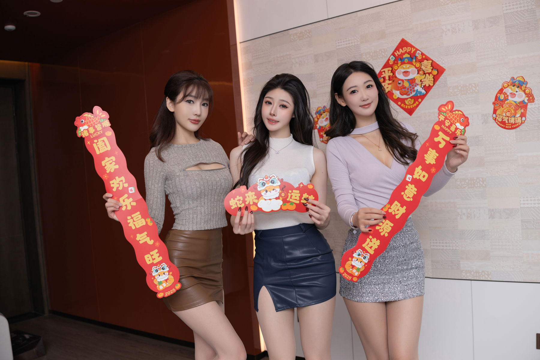 陆萱萱&唐安琪&是小逗逗 - 三姐妹闹新春/(101P)