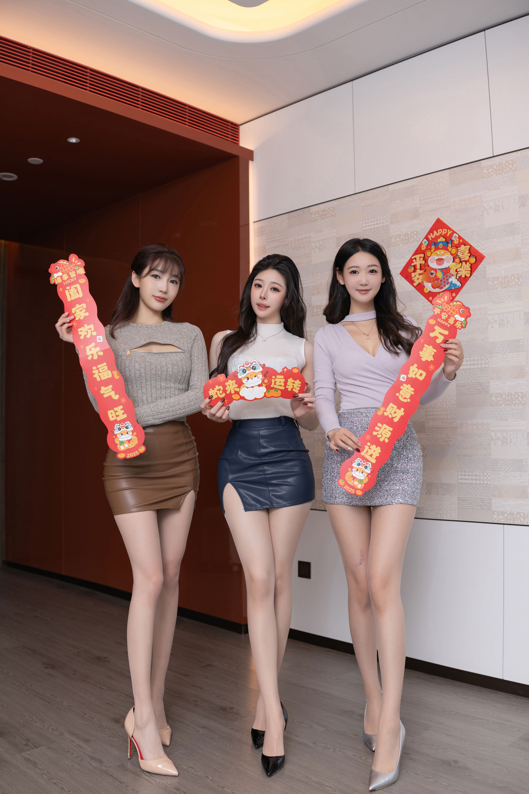 陆萱萱&唐安琪&是小逗逗 - 三姐妹闹新春/(101P)