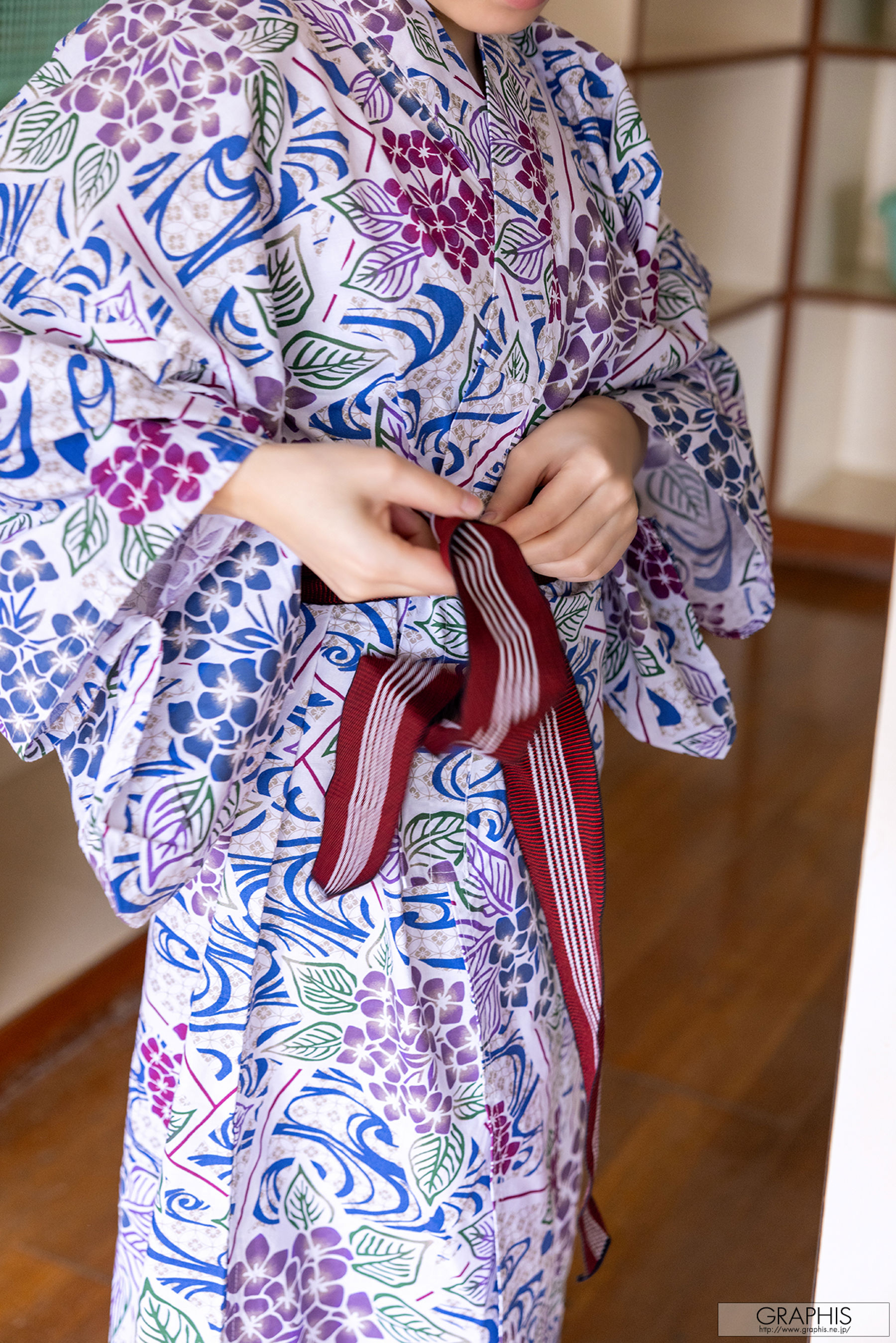 [Graphis Gals] NO.579 Ema Yano 矢埜愛茉 Naturally/(63P)