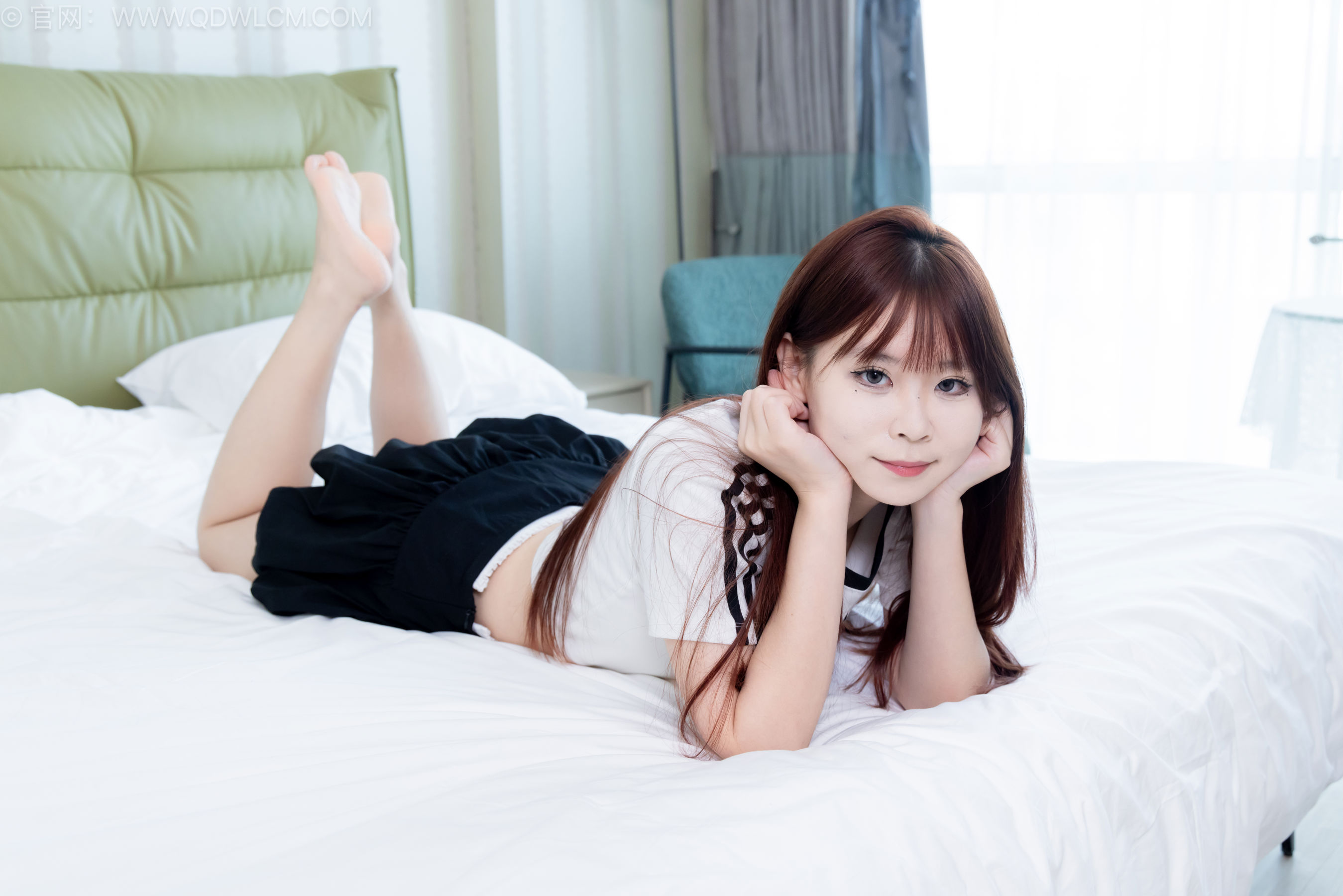 物恋传媒 No.2582 面面 - 板鞋、纯白棉袜、裸足/(150P)