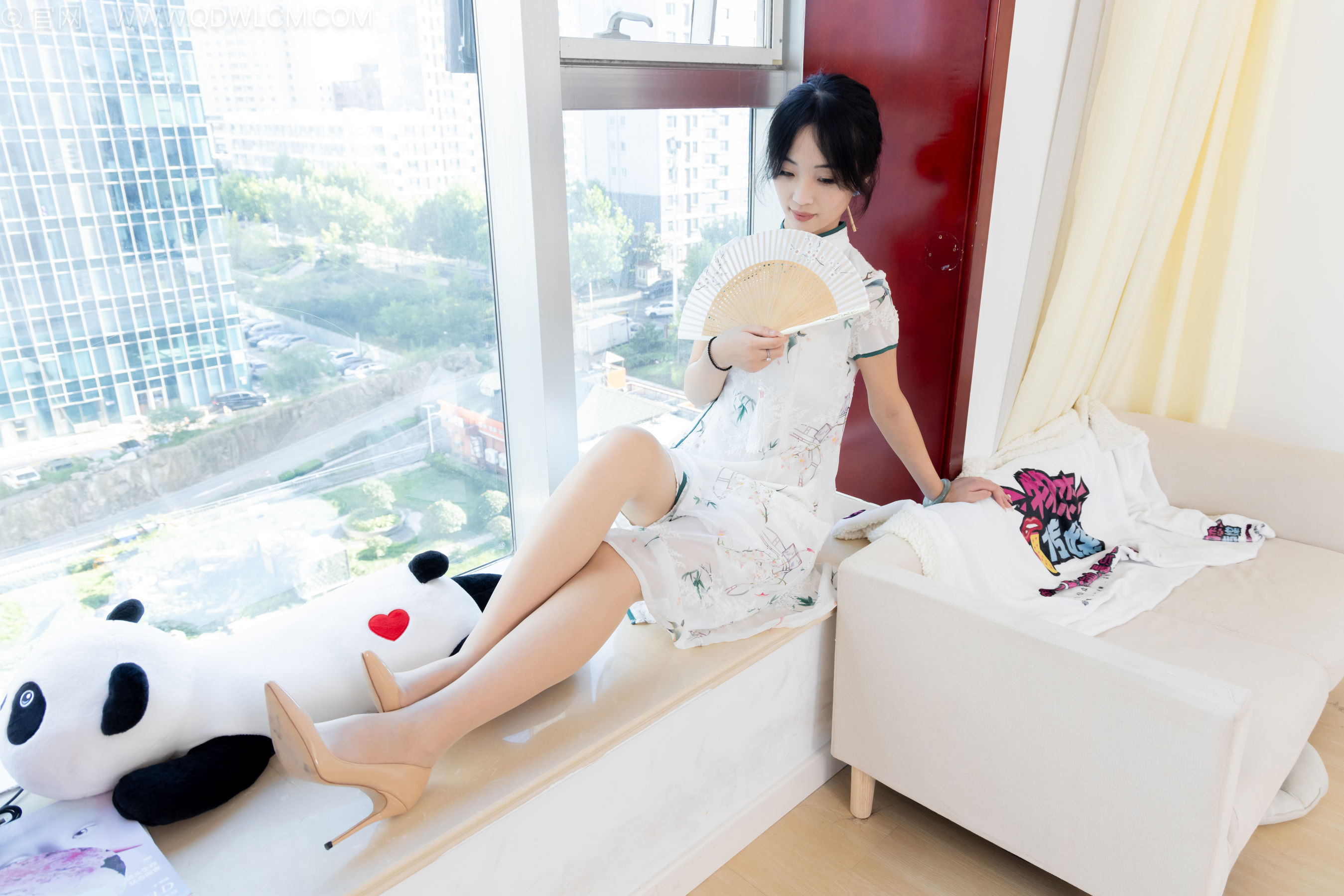 物恋传媒 No.2584 南南 - 三双高跟鞋、薄肉丝、裸足/(158P)