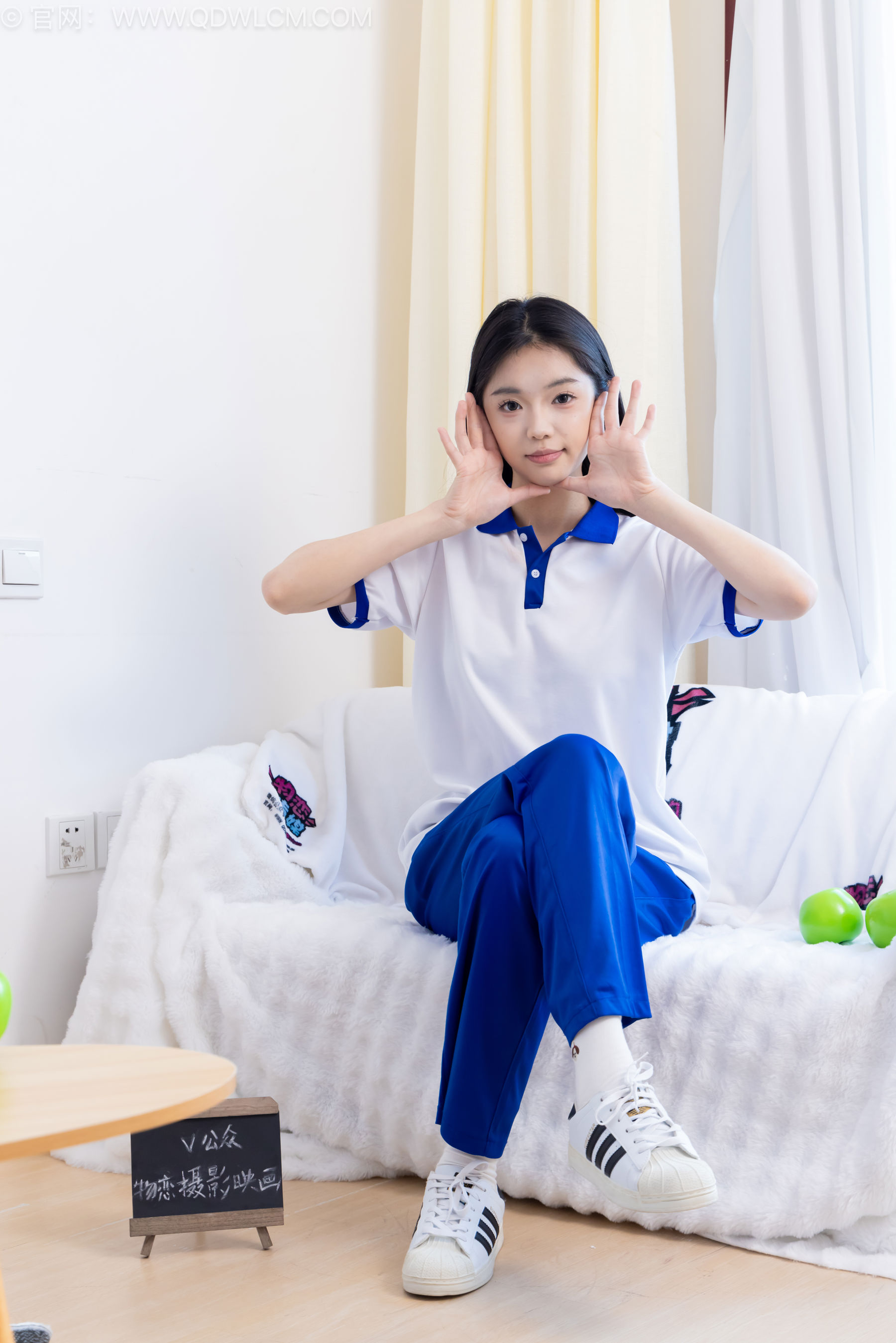 物恋传媒 No.2579 青提 - 板鞋、白棉袜、裸足、校服/(150P)
