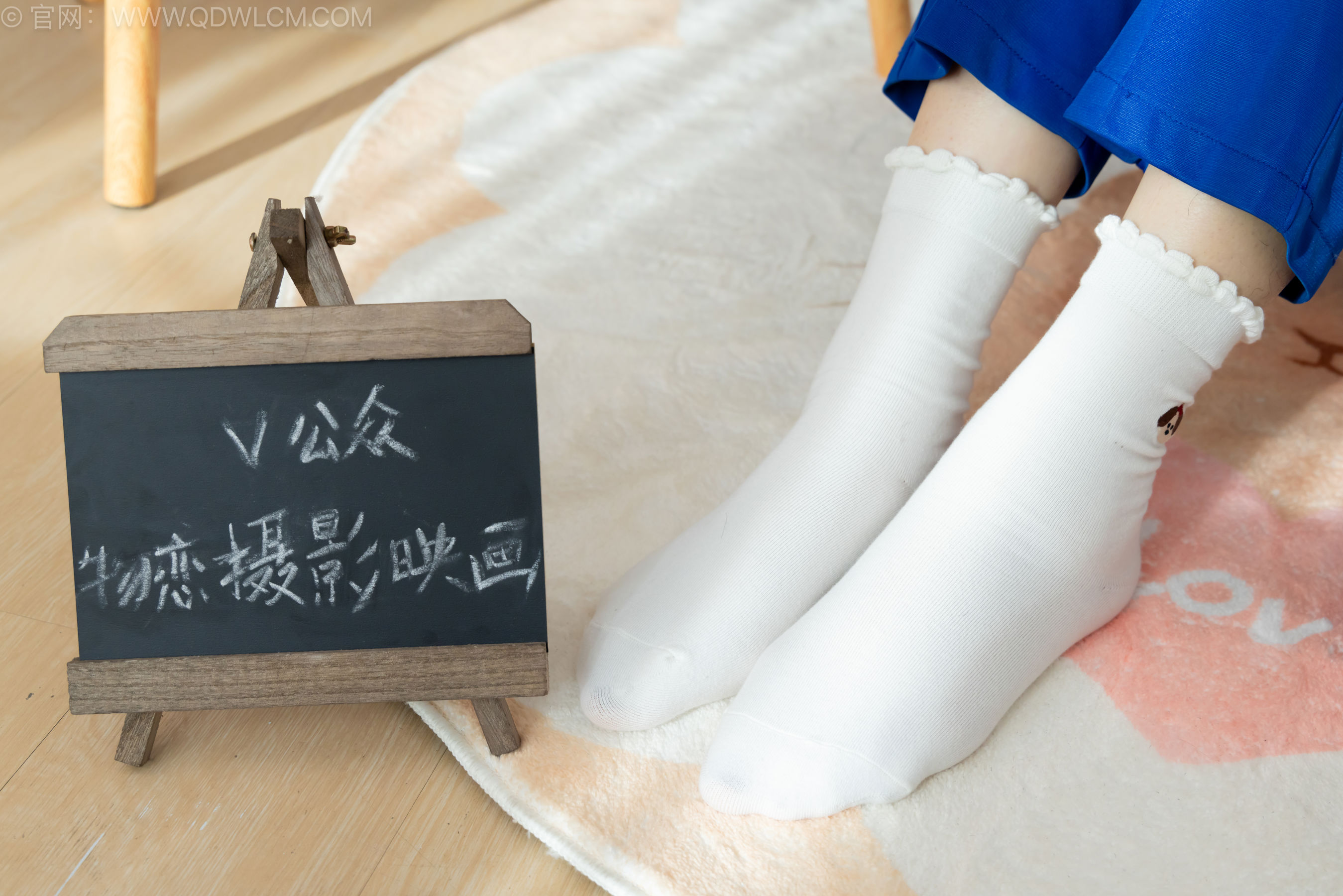 物恋传媒 No.2579 青提 - 板鞋、白棉袜、裸足、校服/(150P)