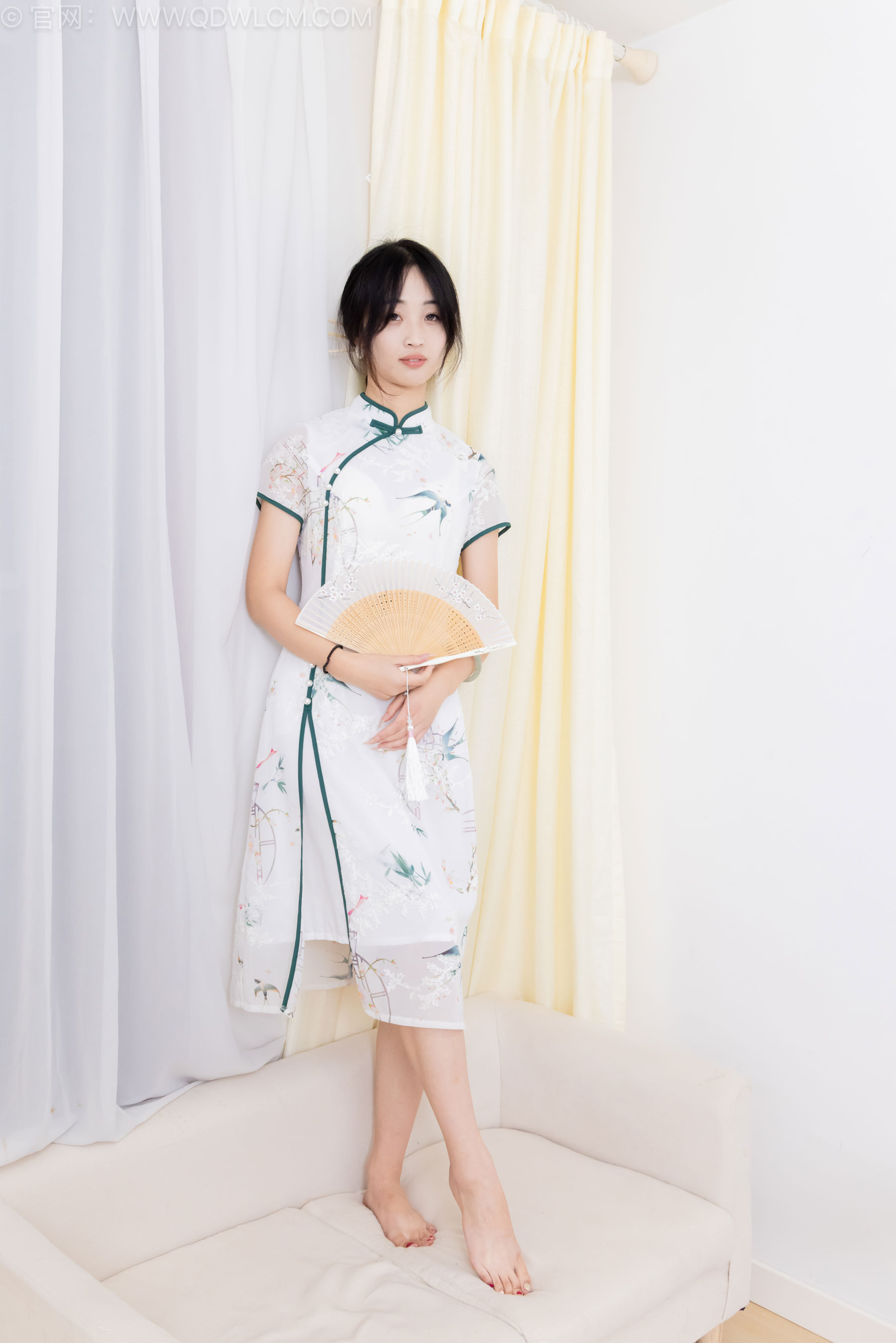 物恋传媒 No.2584 南南 - 三双高跟鞋、薄肉丝、裸足/(158P)