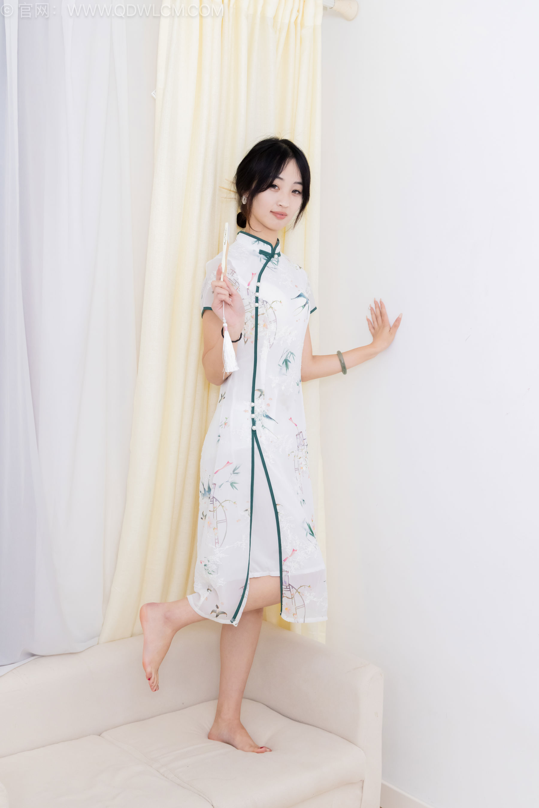 物恋传媒 No.2584 南南 - 三双高跟鞋、薄肉丝、裸足/(158P)