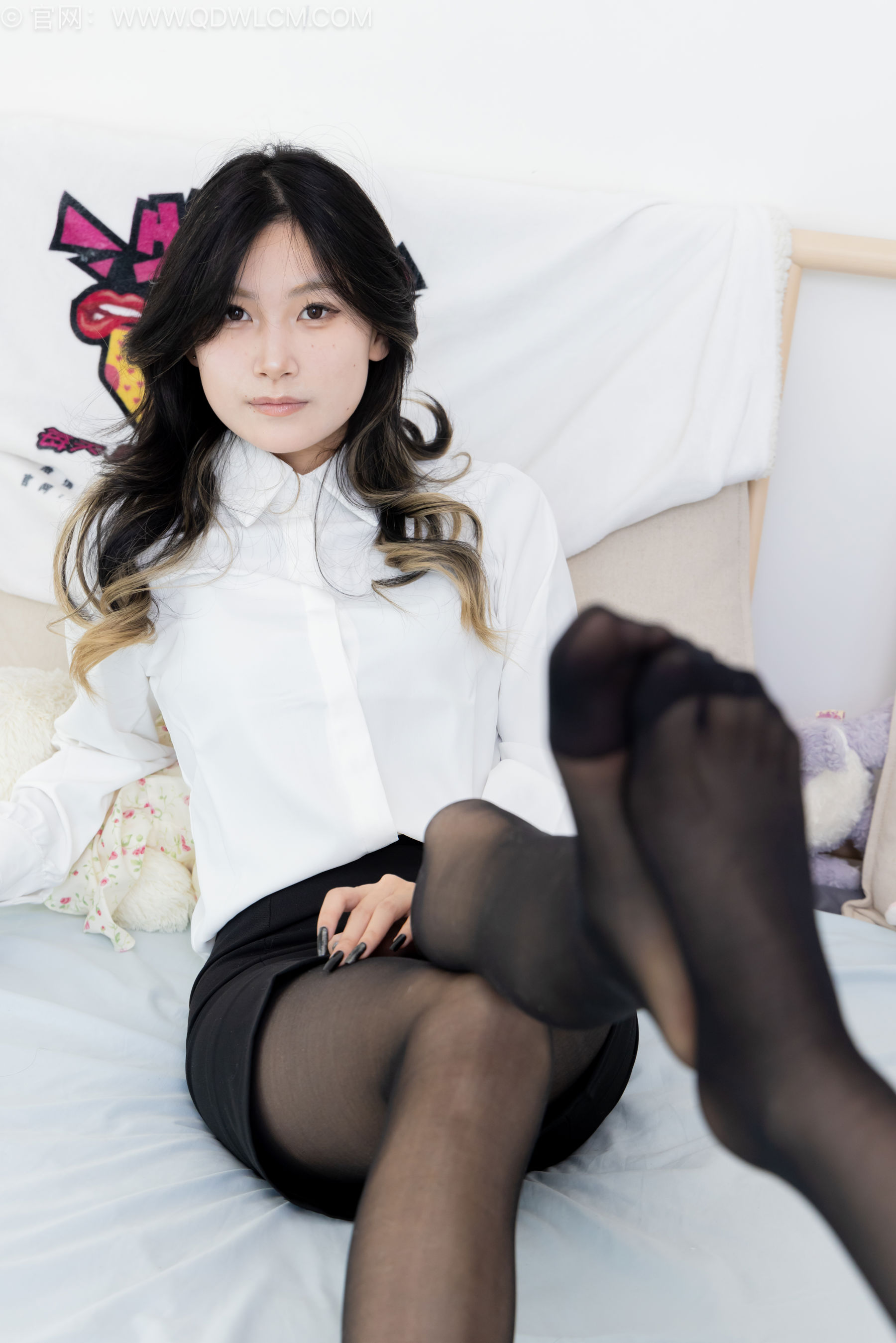 物恋传媒 No.2590 闪闪&贝壳 - 高跟鞋、薄黑丝、ol制服/(163P)