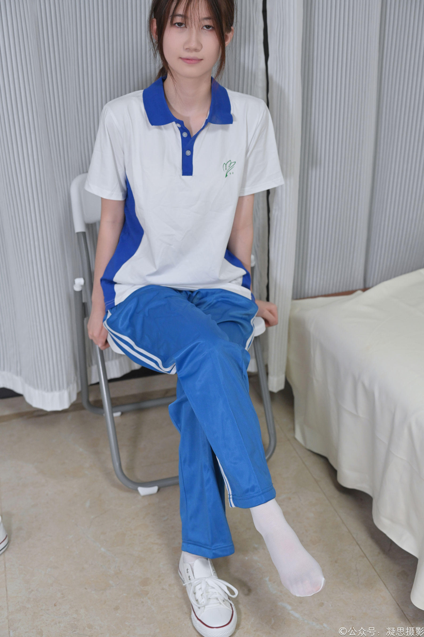 凝思摄影 No.056 小慧 - 校服、短白袜、帆布鞋/(150P)