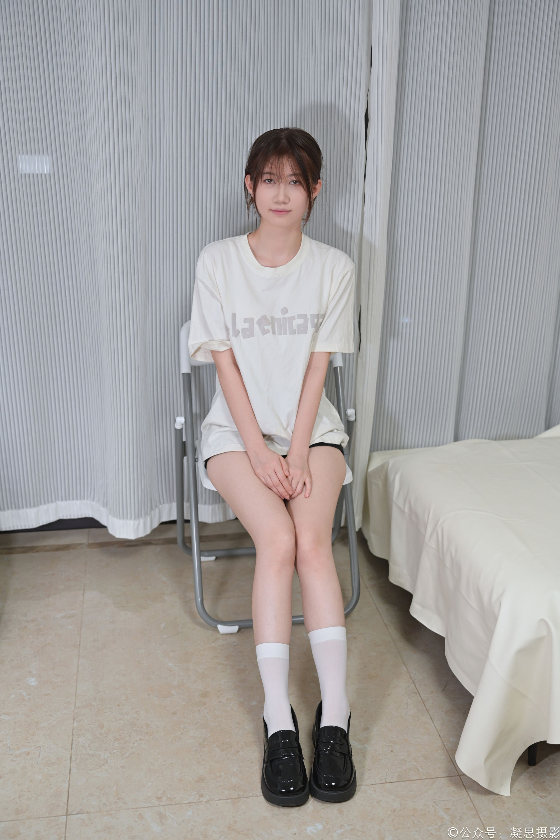凝思摄影 No.054 小慧 - T恤、短白丝、小皮鞋/(150P)