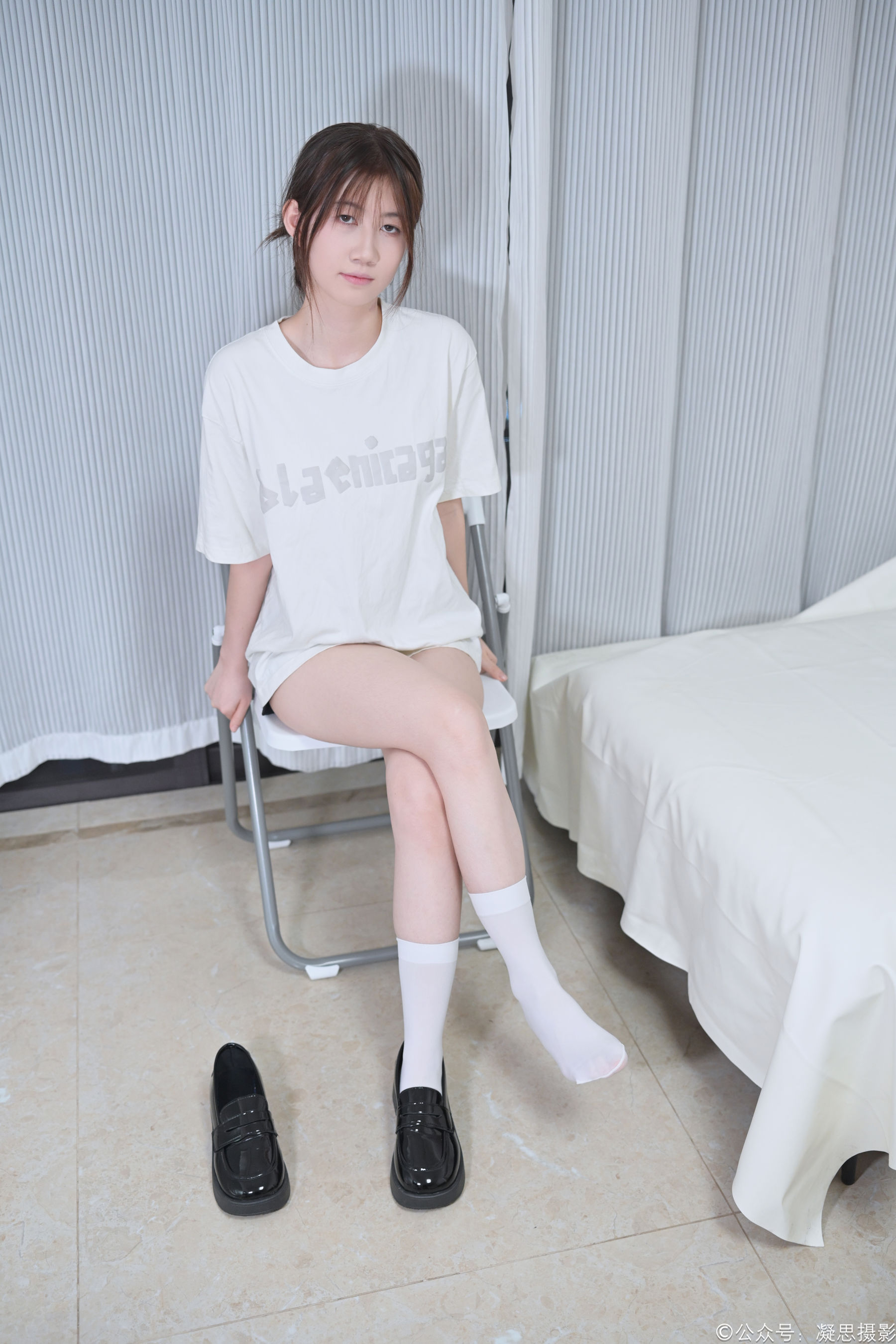 凝思摄影 No.054 小慧 - T恤、短白丝、小皮鞋/(150P)
