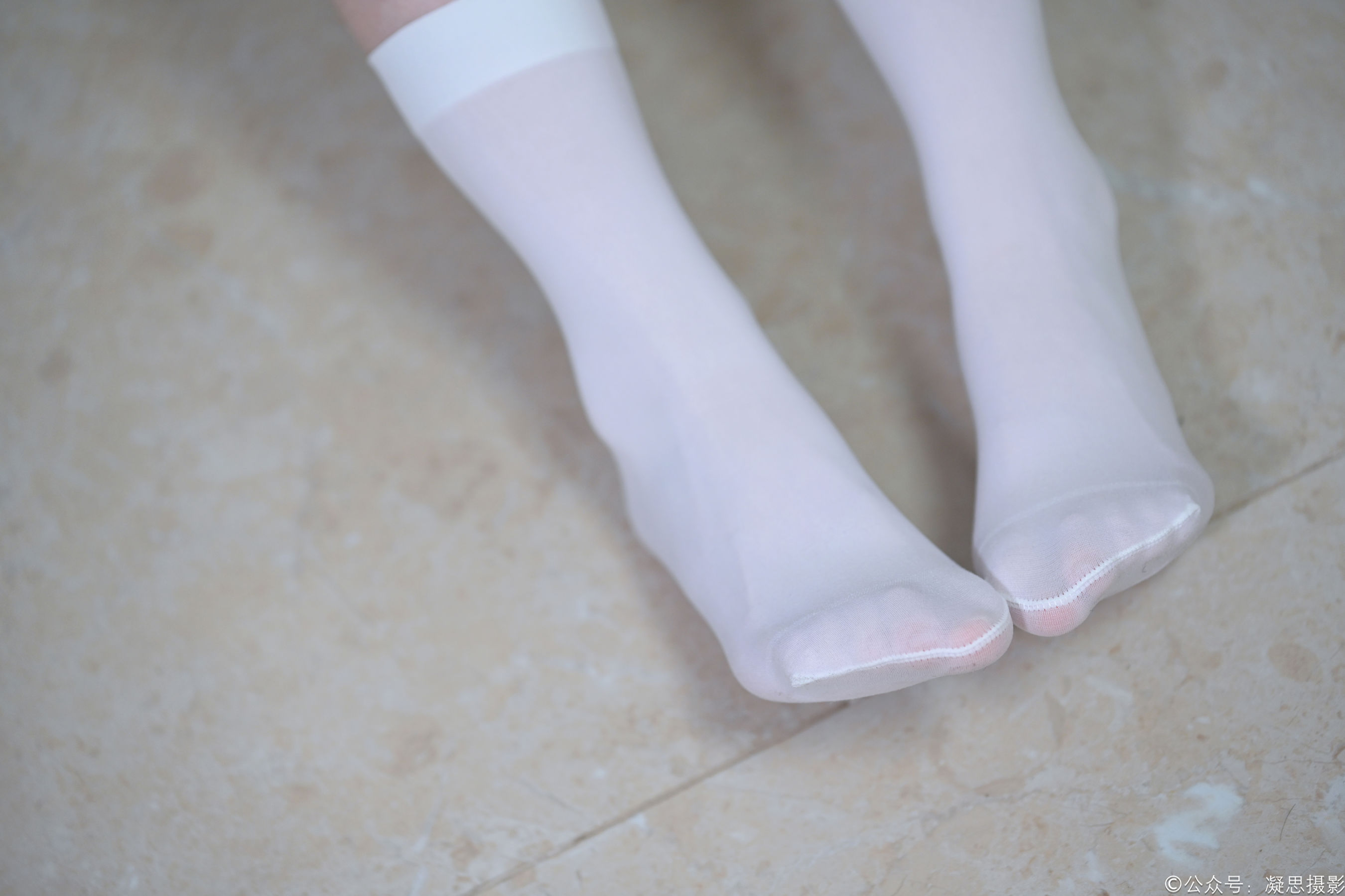 凝思摄影 No.054 小慧 - T恤、短白丝、小皮鞋/(150P)