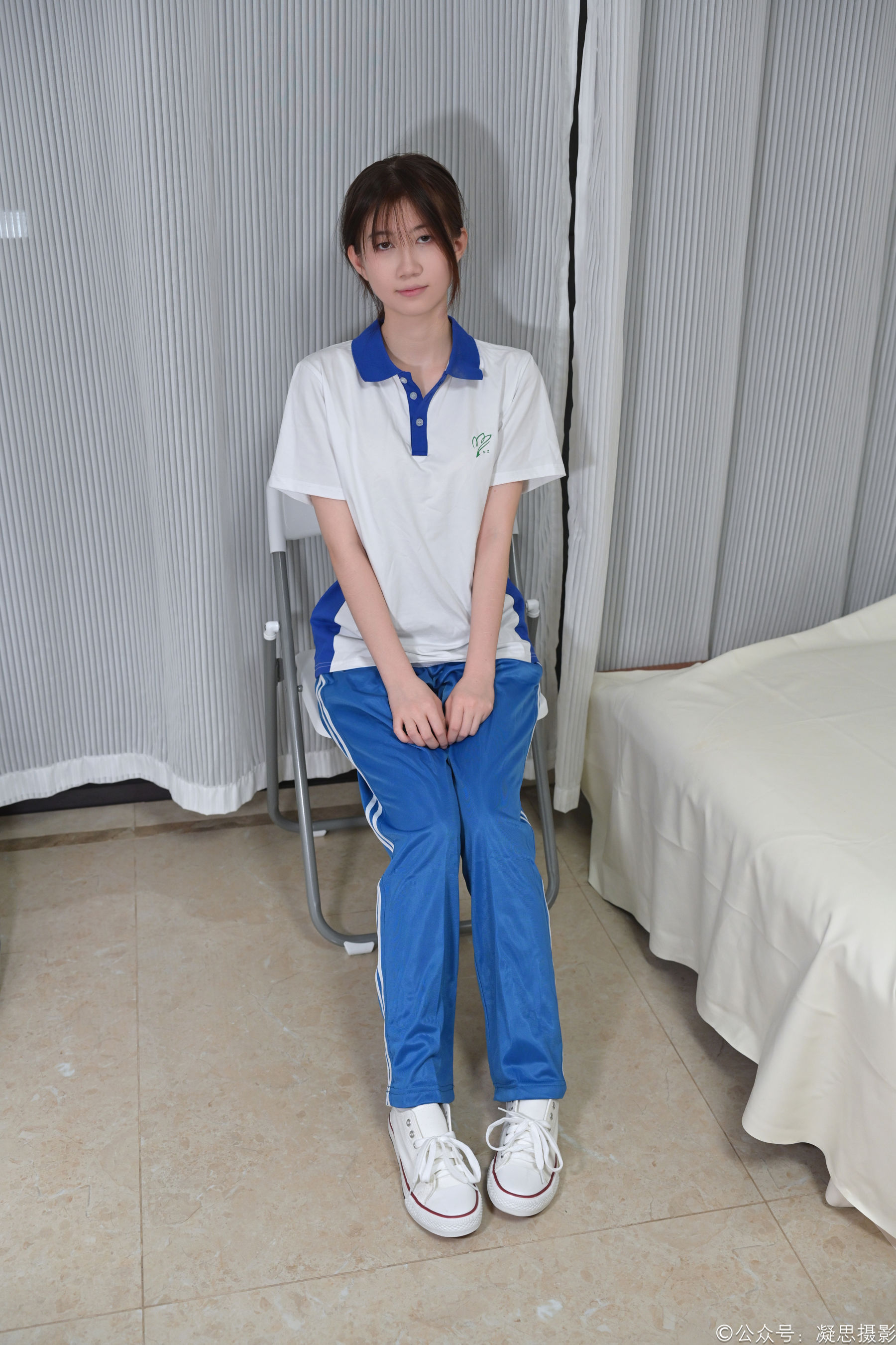 凝思摄影 No.056 小慧 - 校服、短白袜、帆布鞋/(150P)