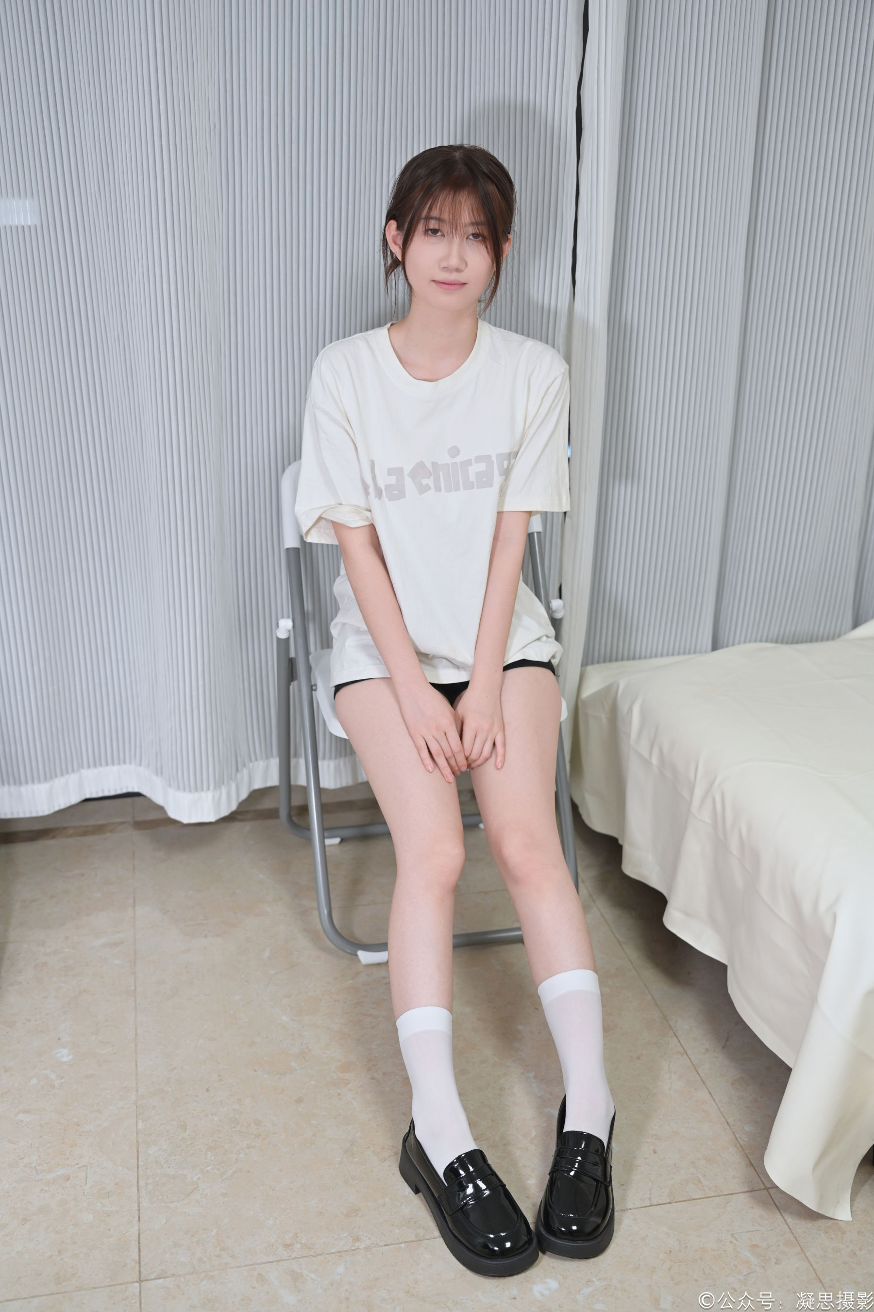 凝思摄影 No.054 小慧 - T恤、短白丝、小皮鞋/(150P)