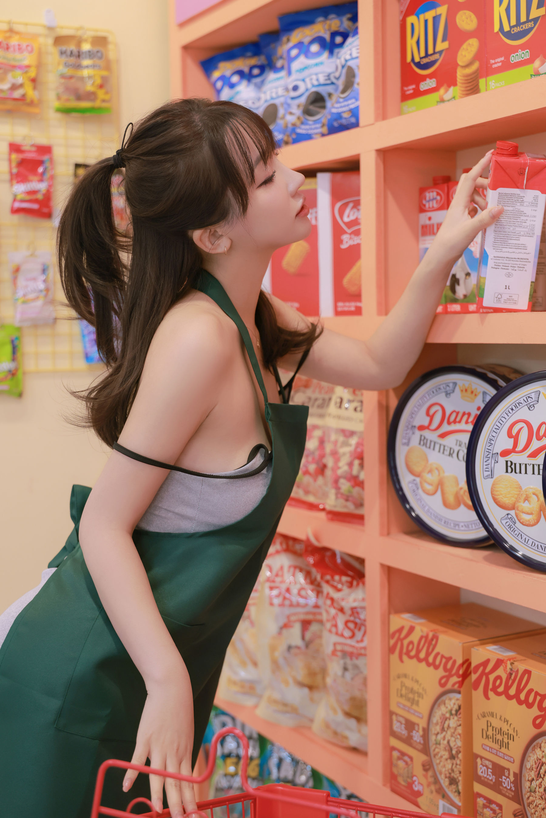 Son Ye Eun - Night Shift/(64P)