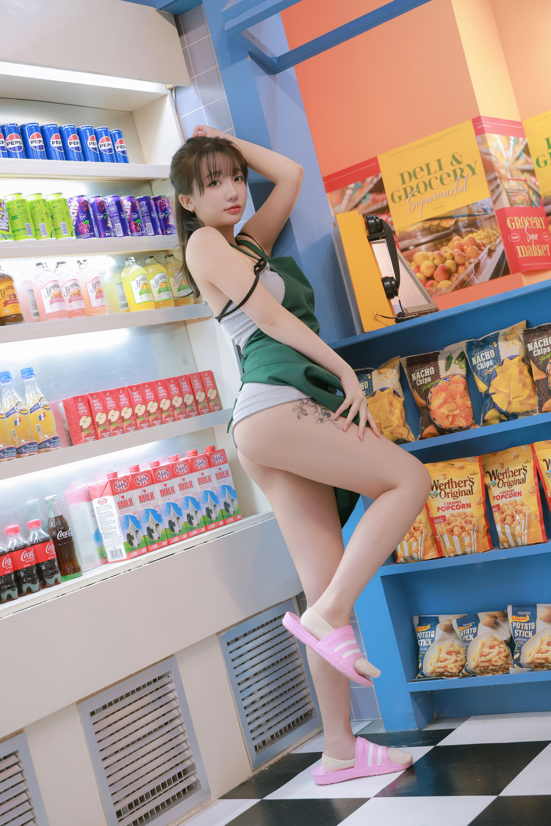 Son Ye Eun - Night Shift/(64P)