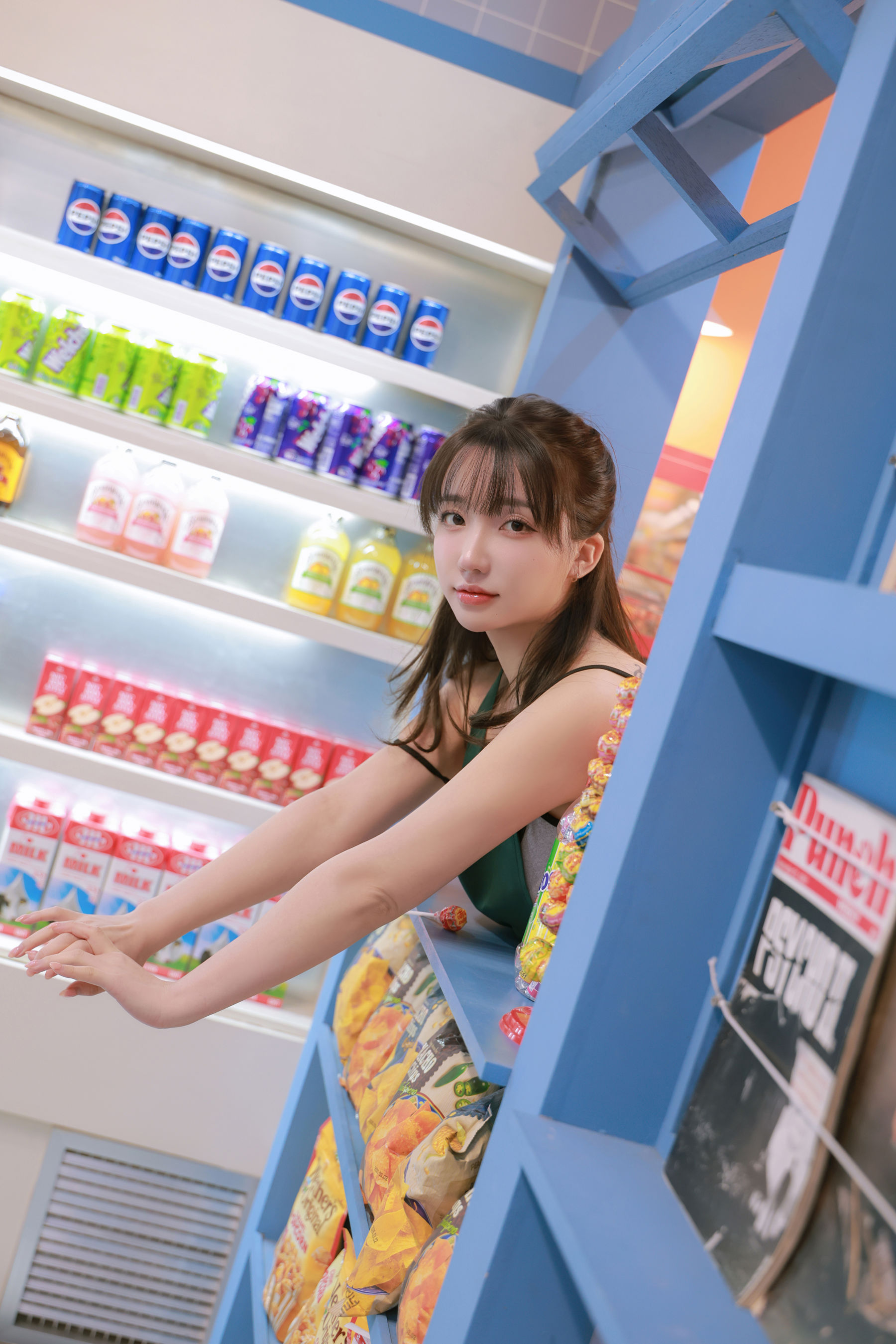 Son Ye Eun - Night Shift/(64P)