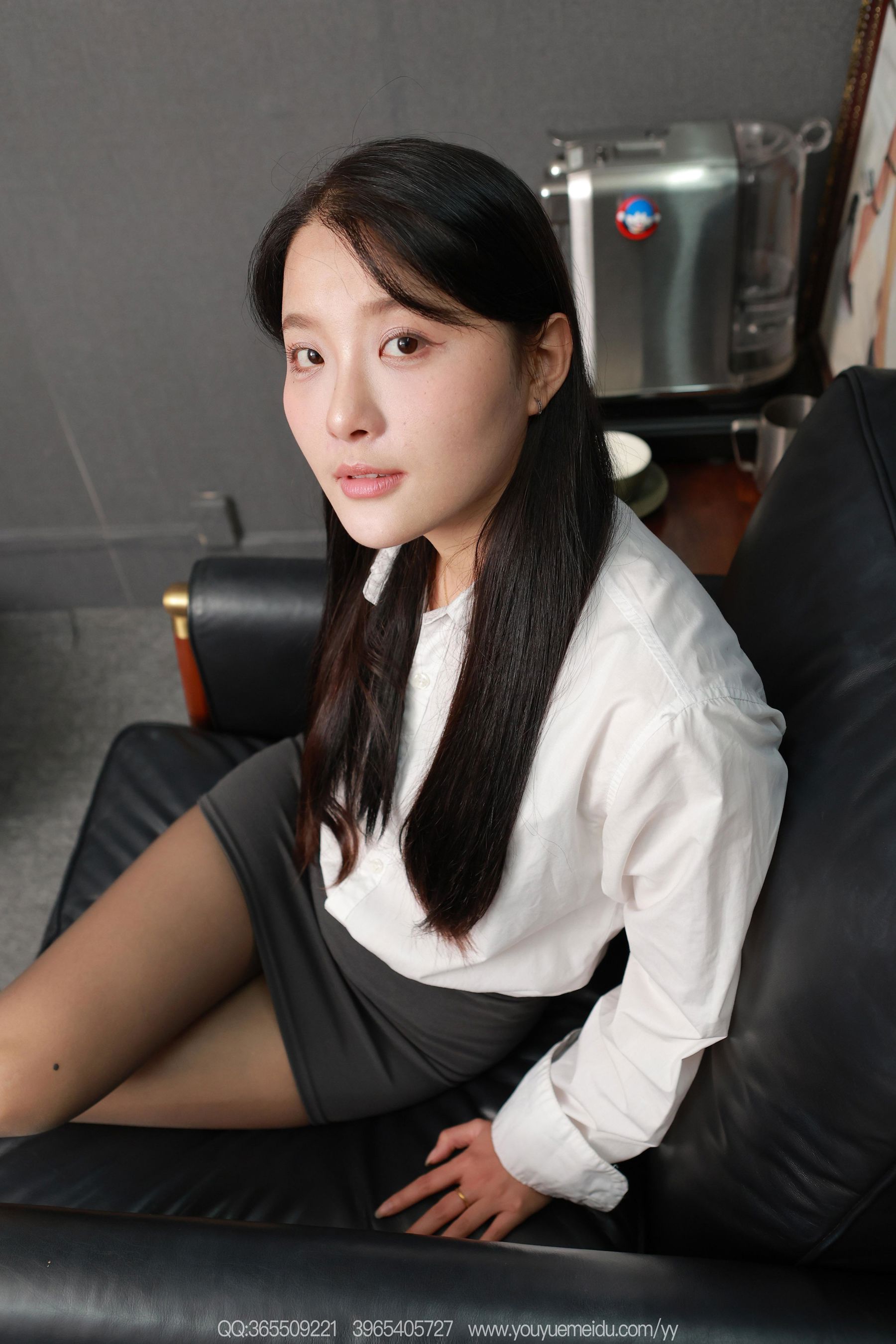IESS异思趣向 - 模特： 婉萍 《白衣灰裙（上）》/(93P)