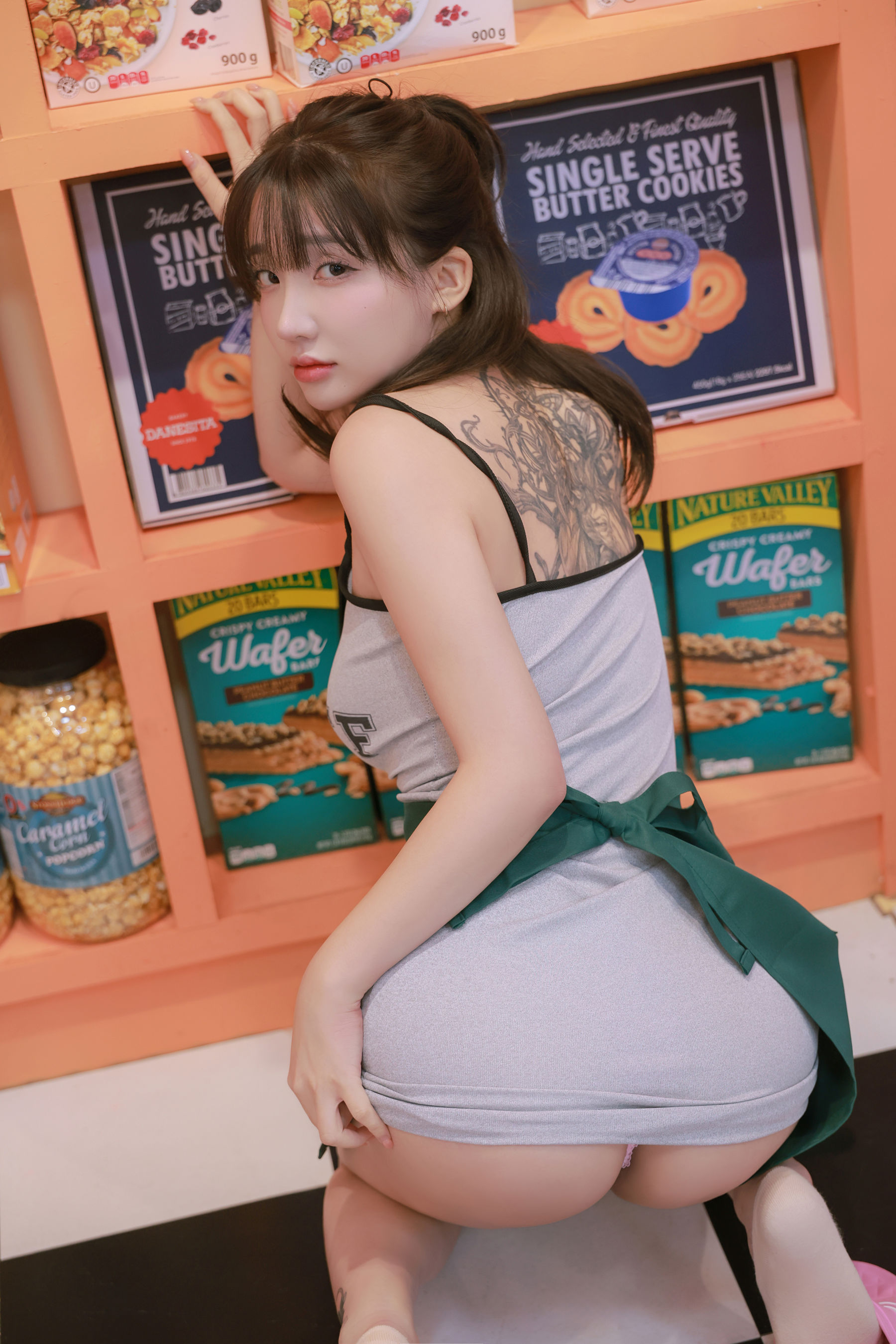 Son Ye Eun - Night Shift/(64P)