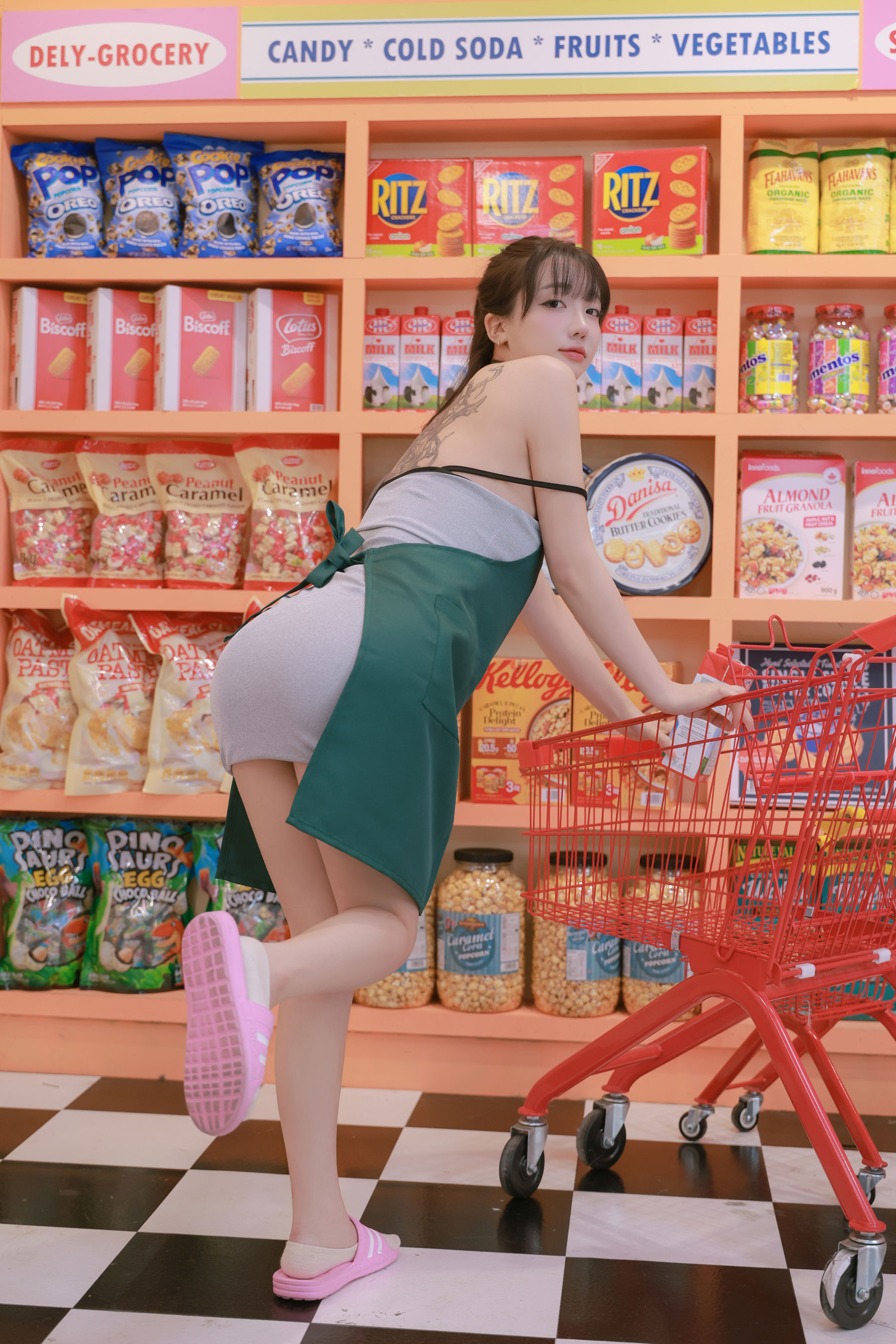Son Ye Eun - Night Shift/(64P)