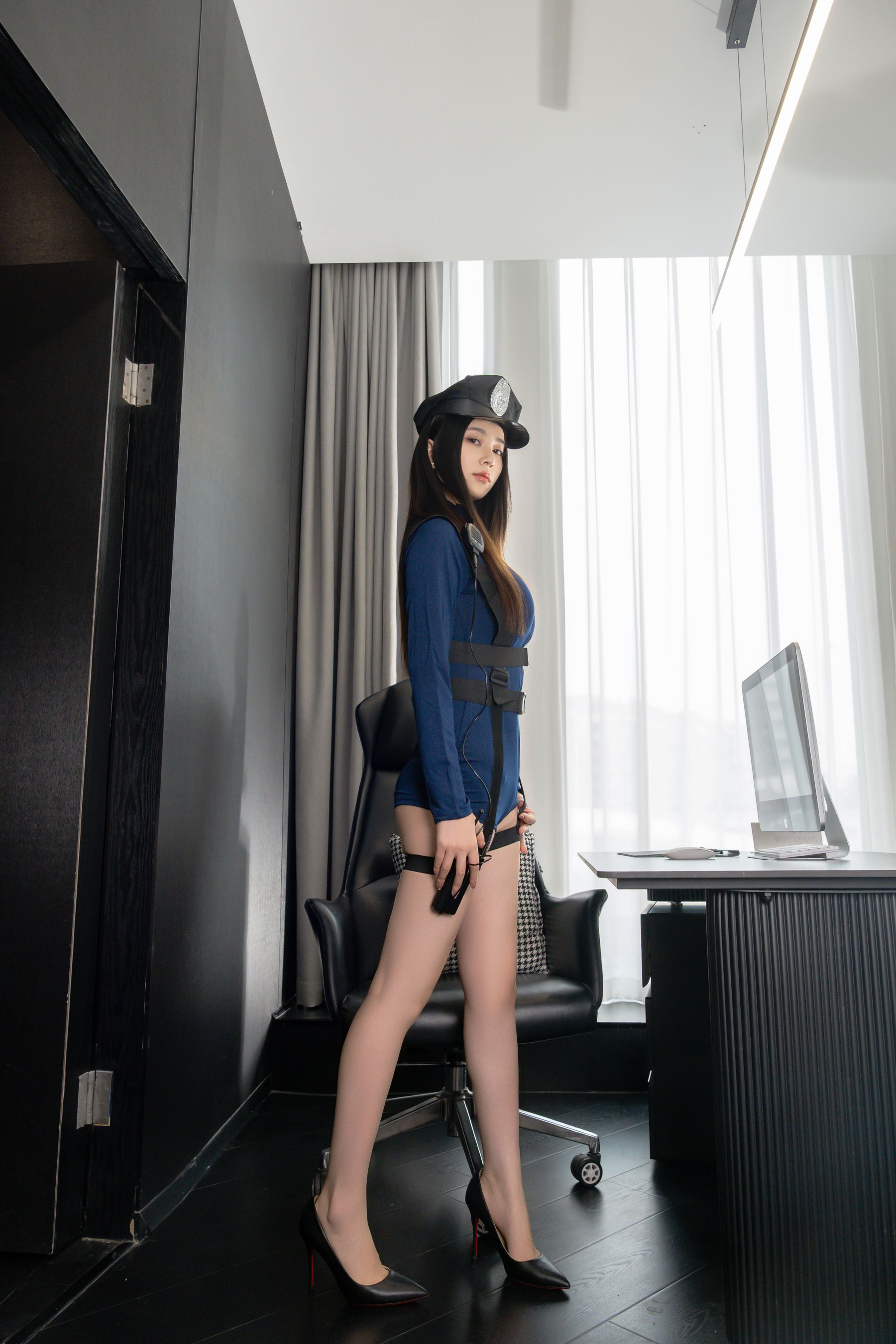 Nnian - 女警官/(48P)