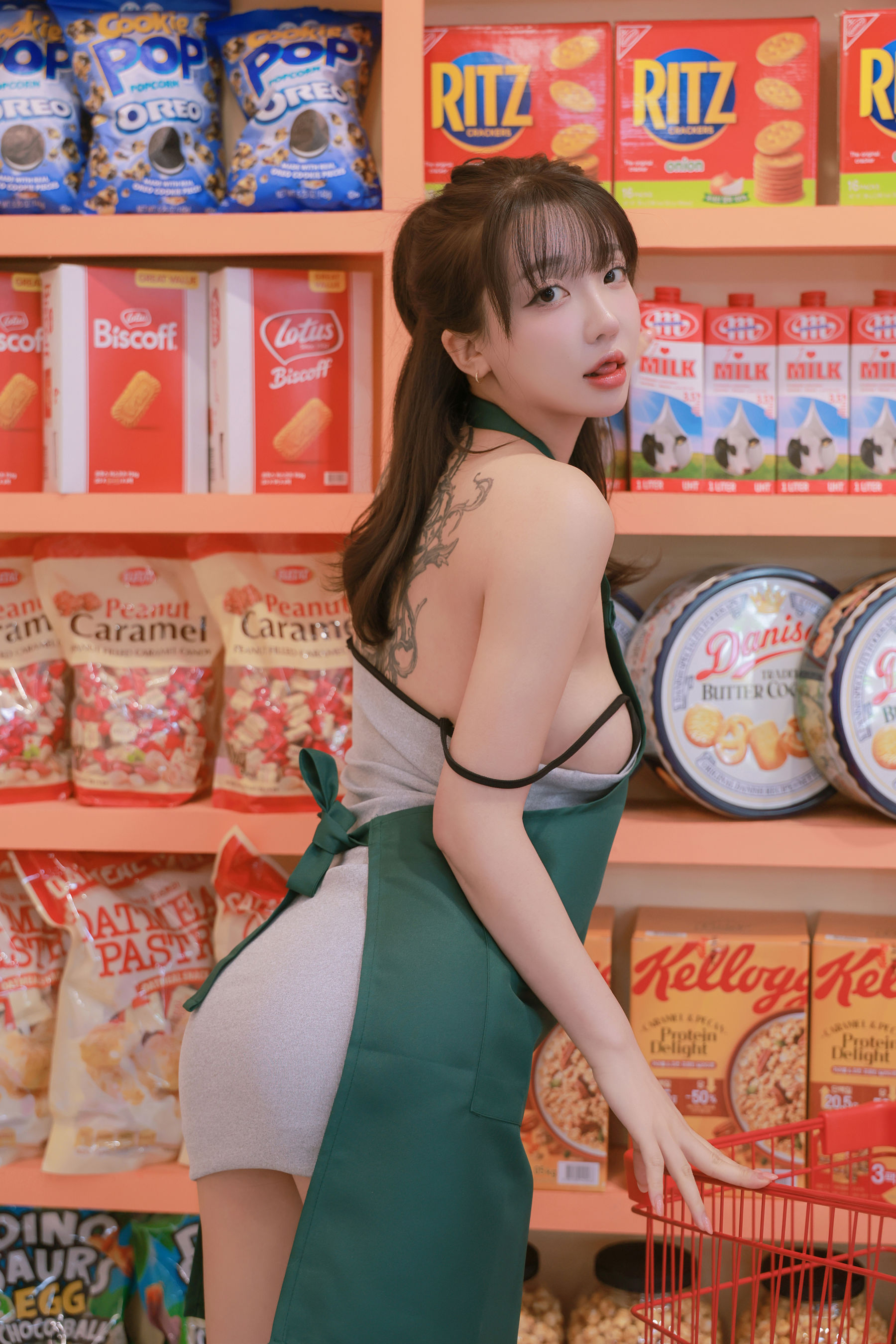 Son Ye Eun - Night Shift/(64P)
