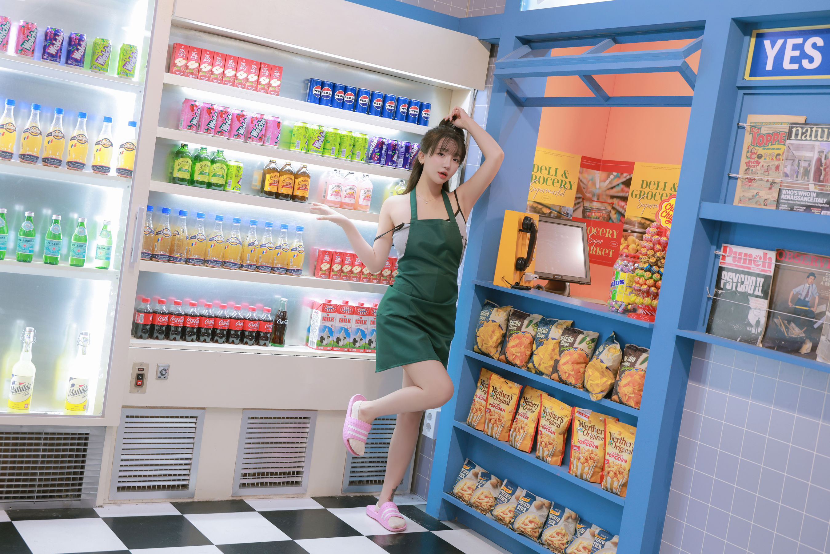 Son Ye Eun - Night Shift/(64P)
