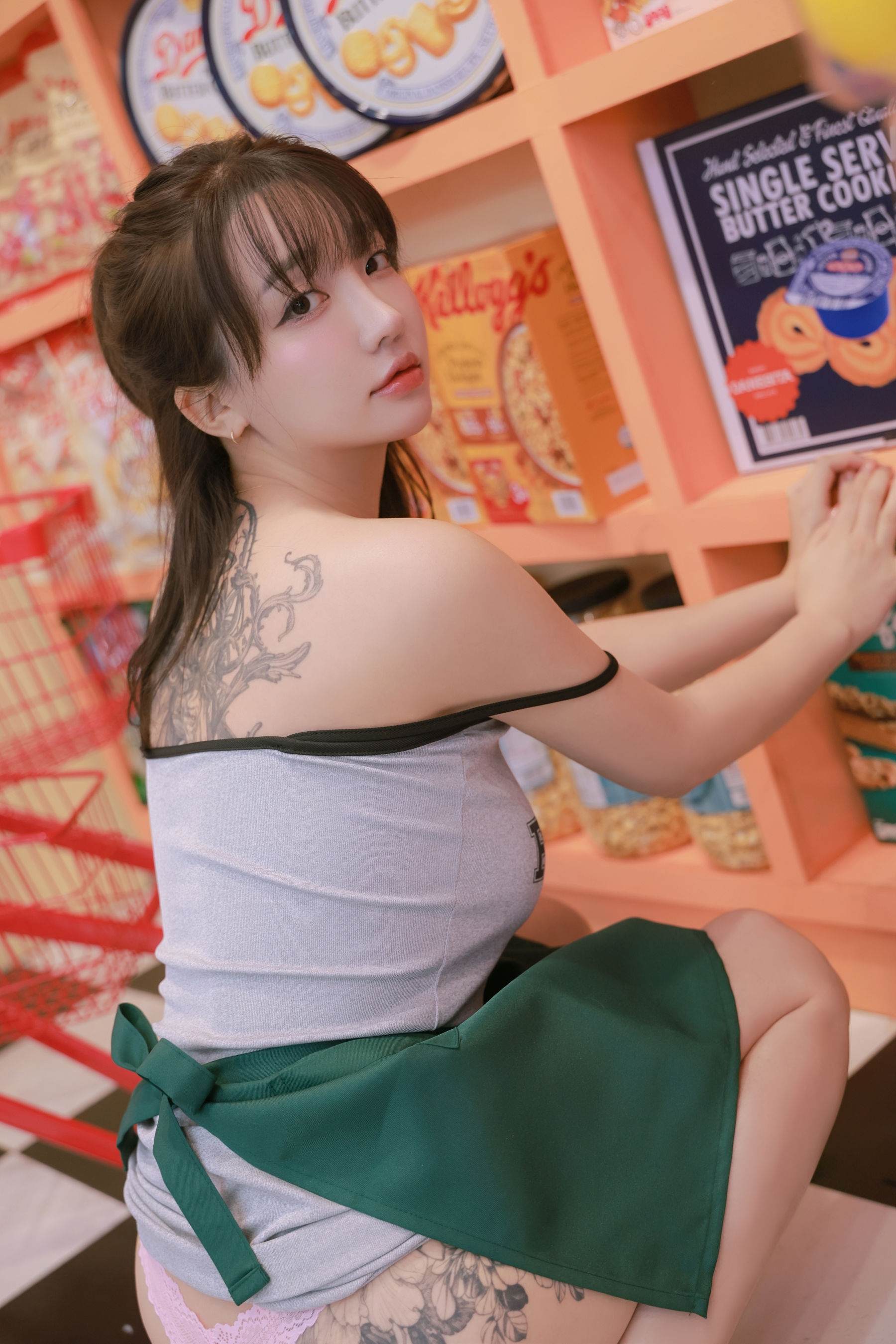 Son Ye Eun - Night Shift/(64P)