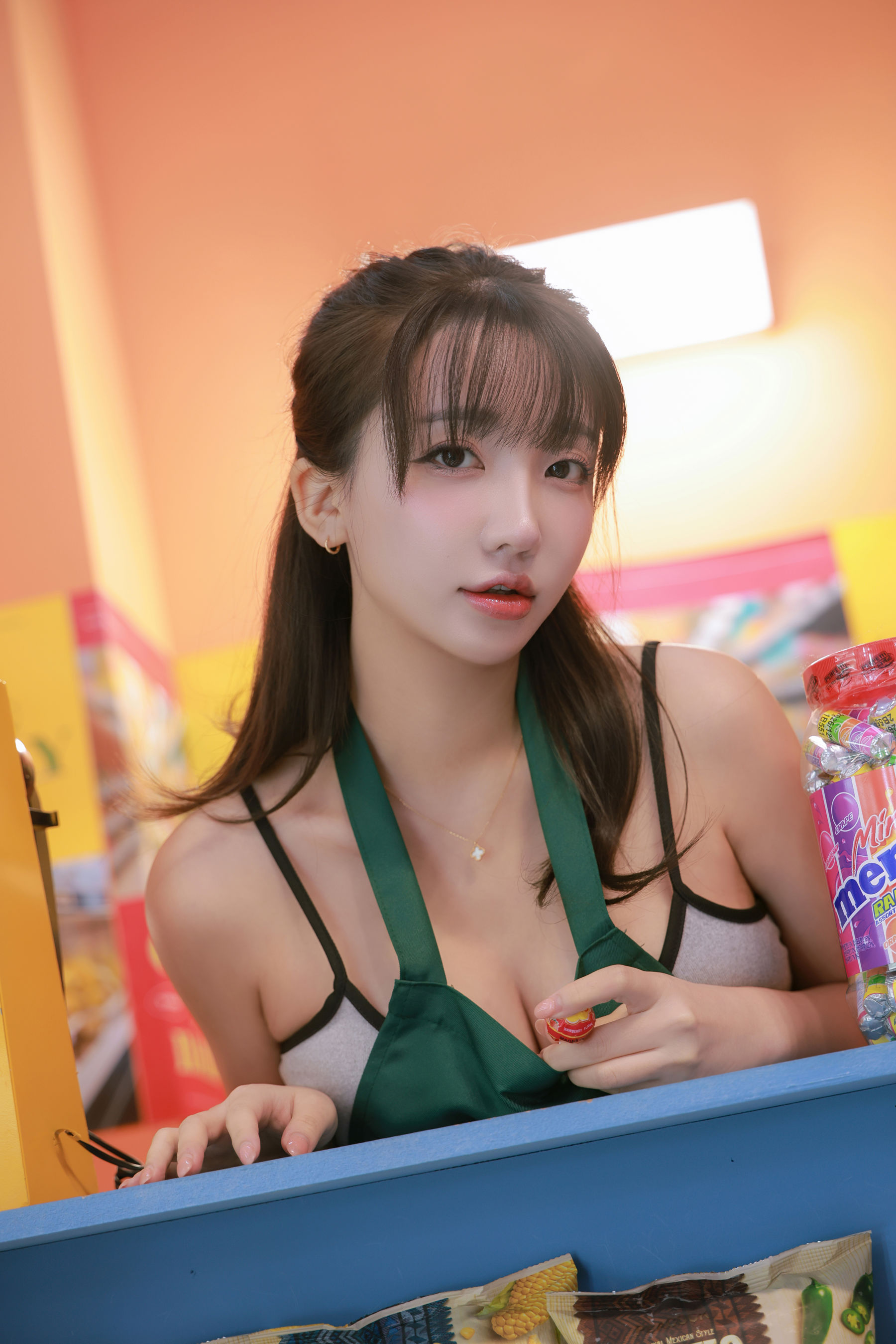 Son Ye Eun - Night Shift/(64P)