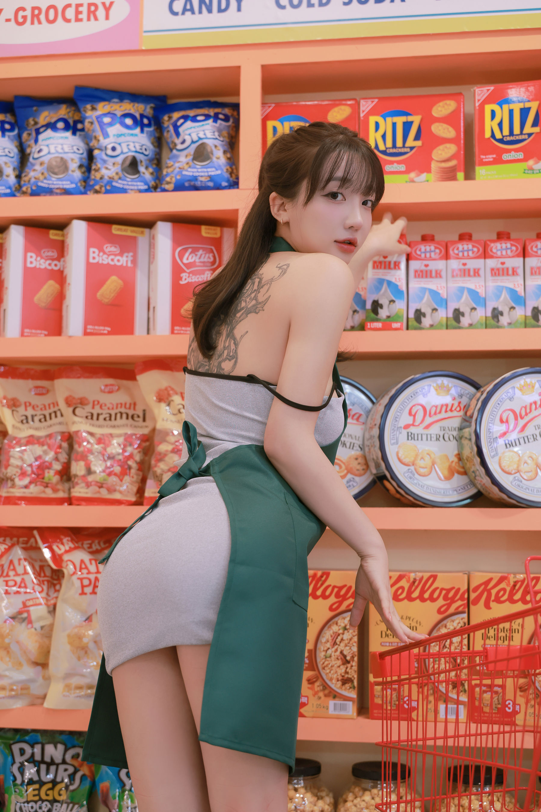 Son Ye Eun - Night Shift/(64P)