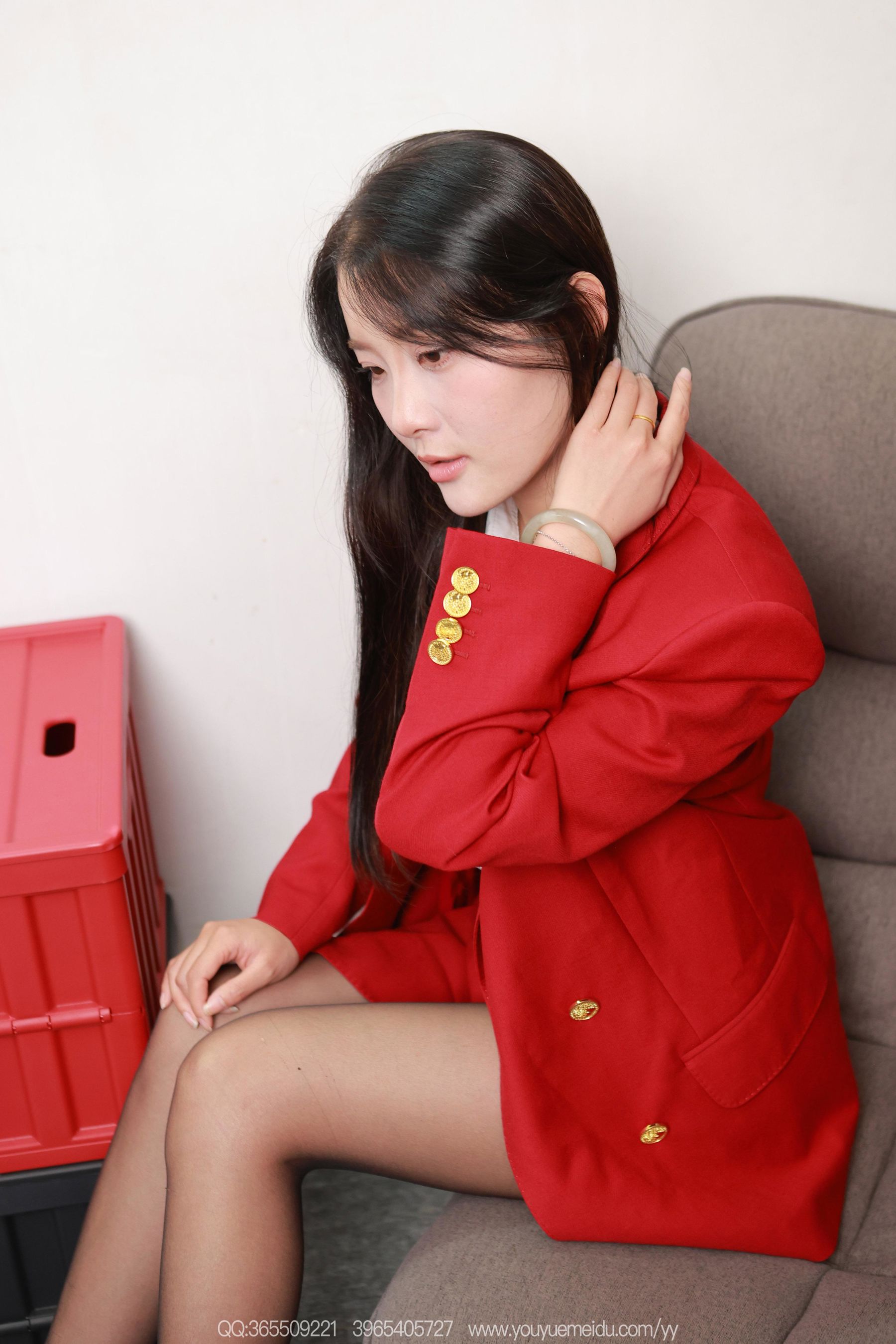 IESS异思趣向 - 模特： 婉萍 《黑丝红装（上）》/(99P)