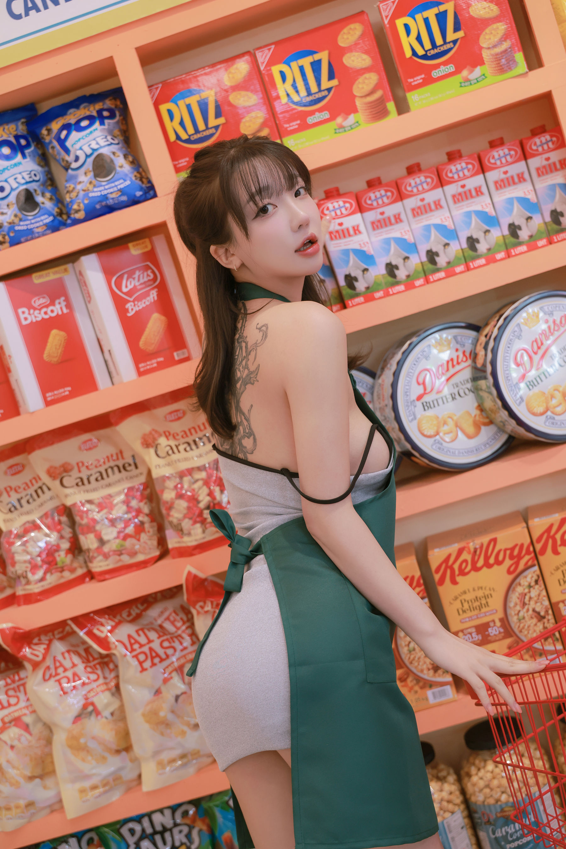 Son Ye Eun - Night Shift/(64P)