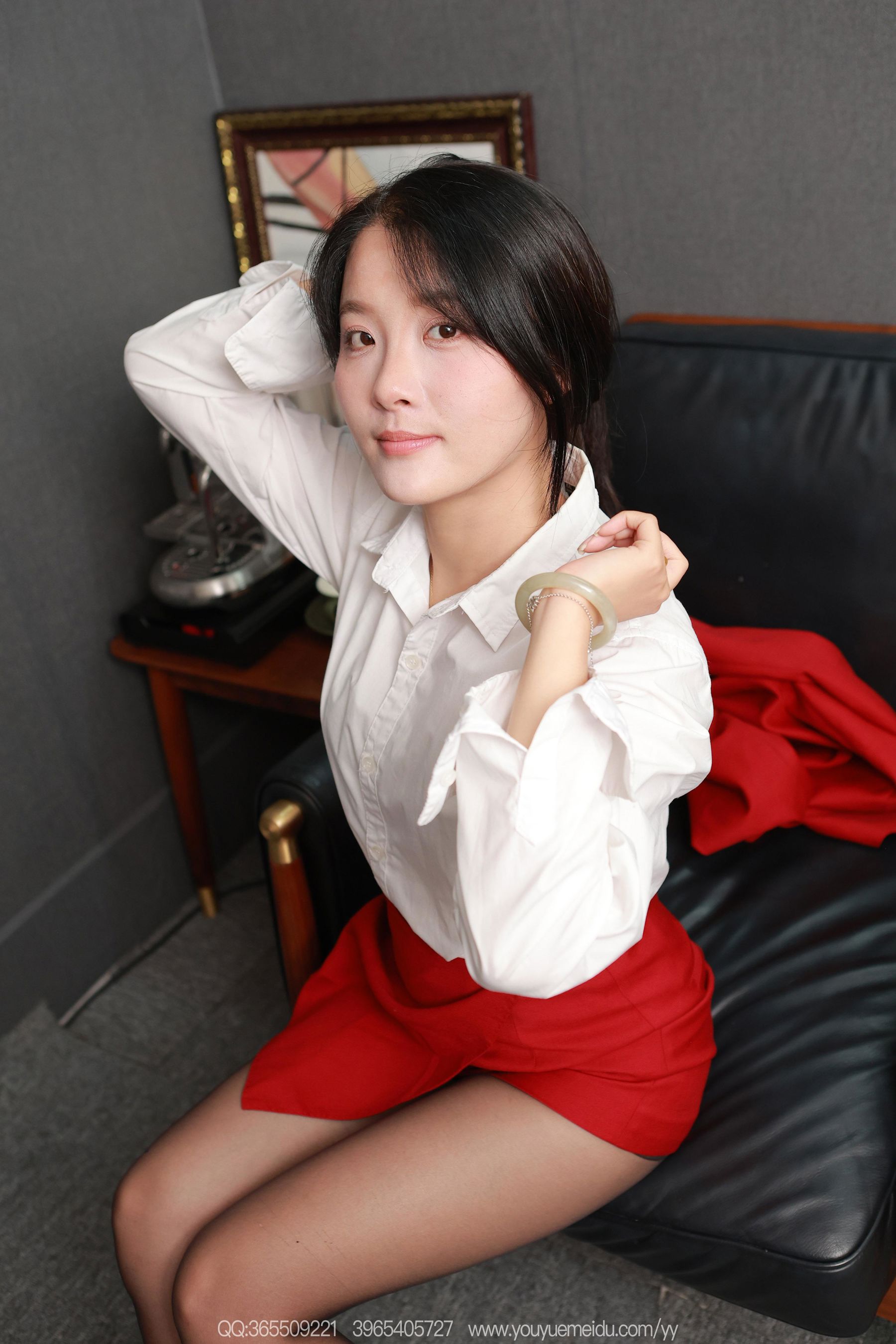 IESS异思趣向 - 模特： 婉萍 《黑丝红装（下）》/(90P)