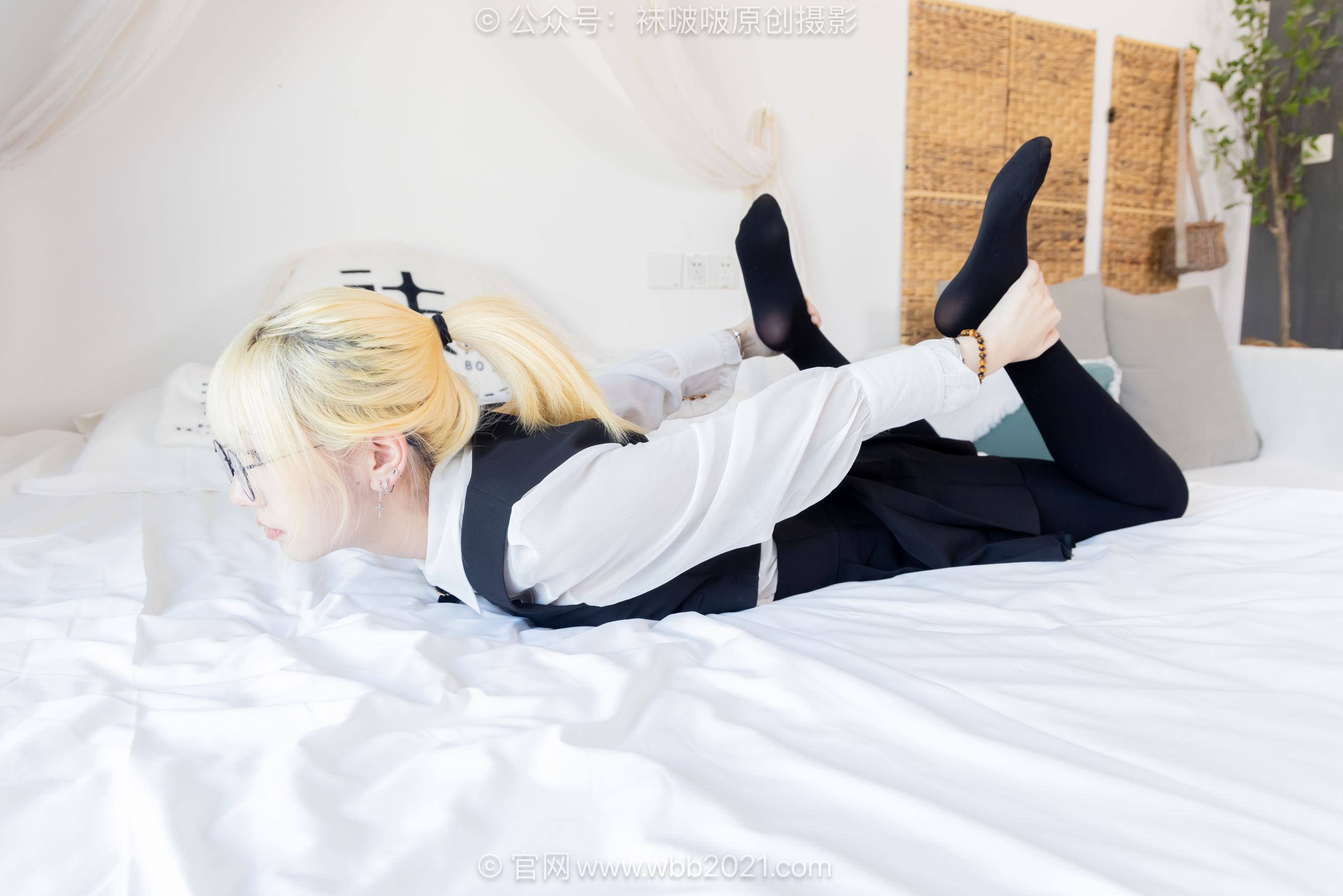 BoBoSocks袜啵啵 No.653 小甜豆 - 皮鞋、厚黑丝、瑜伽动作/(146P)