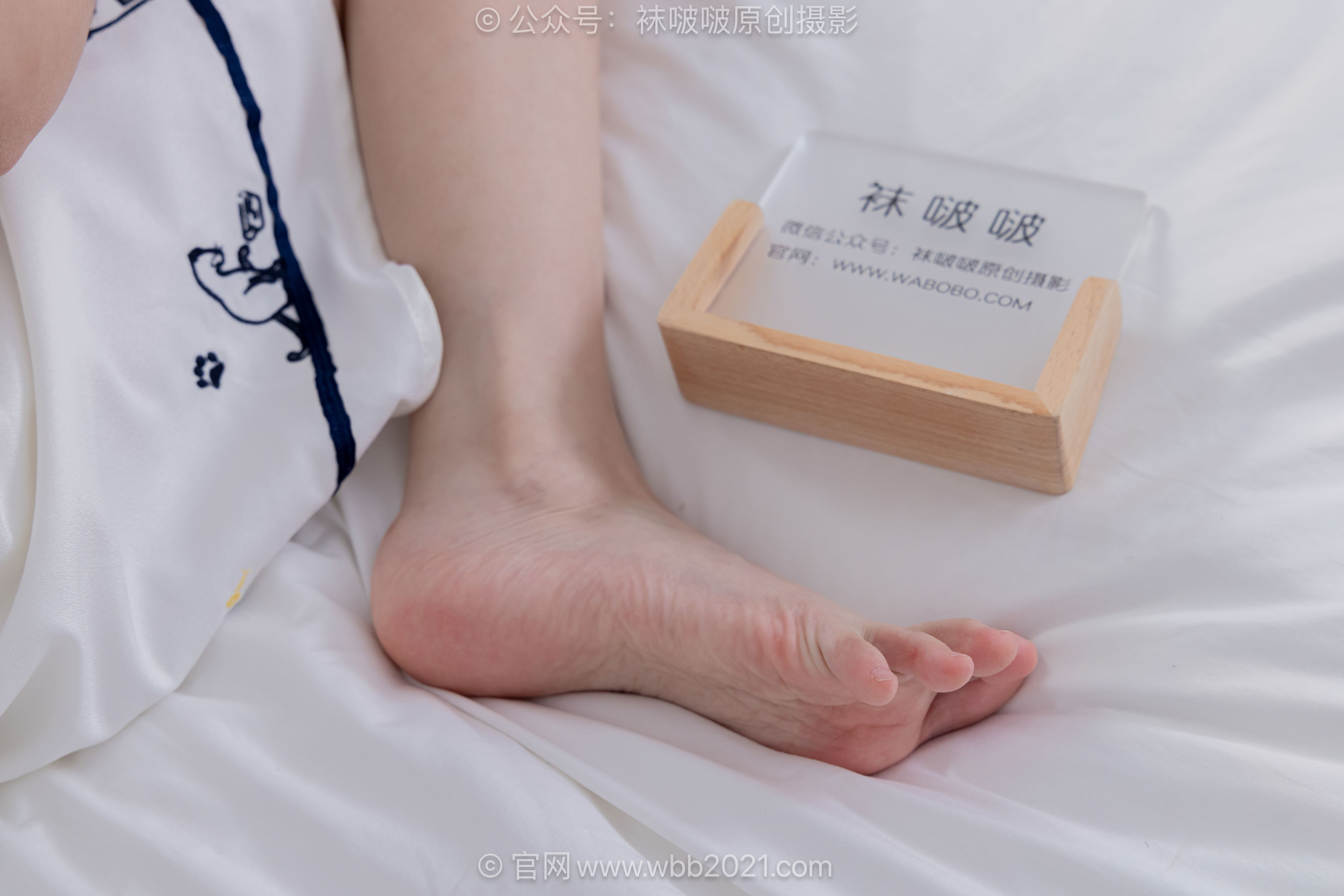 BoBoSocks袜啵啵 No.650 甜甜圈 - 高跟鞋、油亮珠光厚白丝、裸足/(149P)