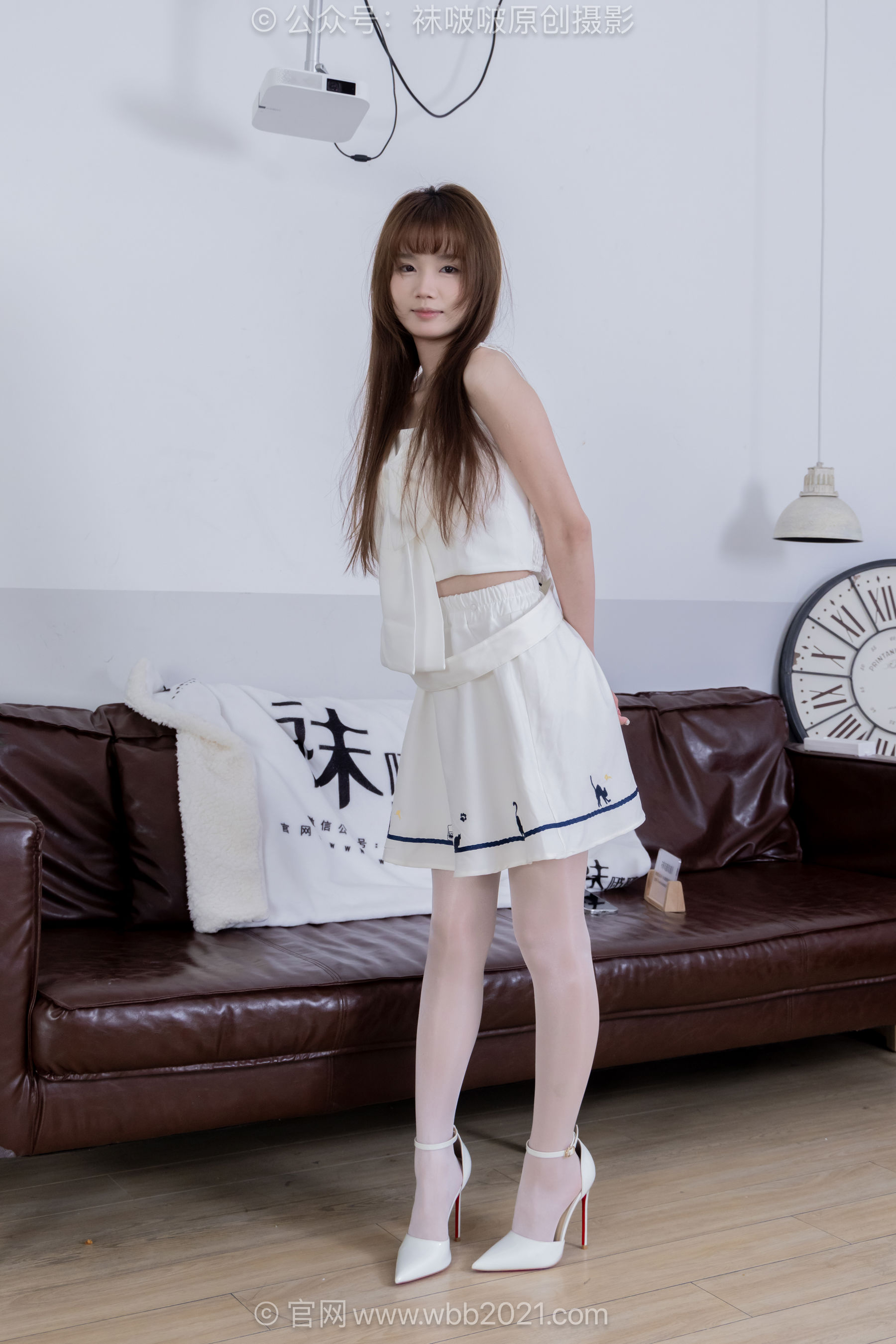 BoBoSocks袜啵啵 No.650 甜甜圈 - 高跟鞋、油亮珠光厚白丝、裸足/(149P)