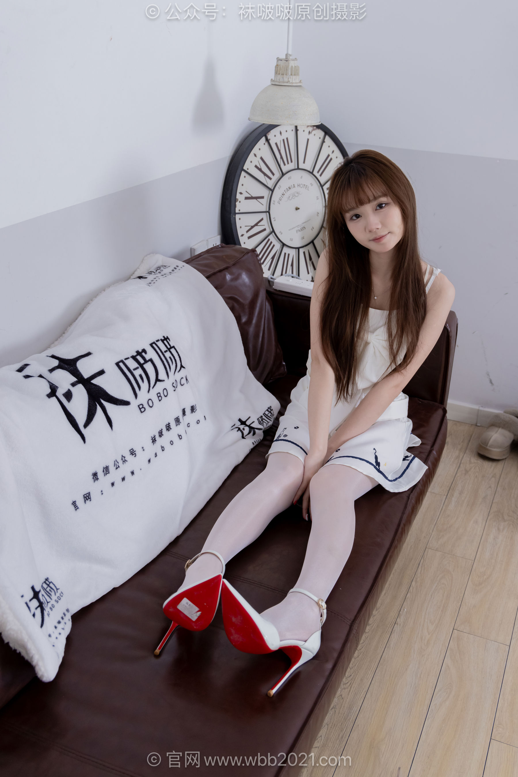 BoBoSocks袜啵啵 No.650 甜甜圈 - 高跟鞋、油亮珠光厚白丝、裸足/(149P)