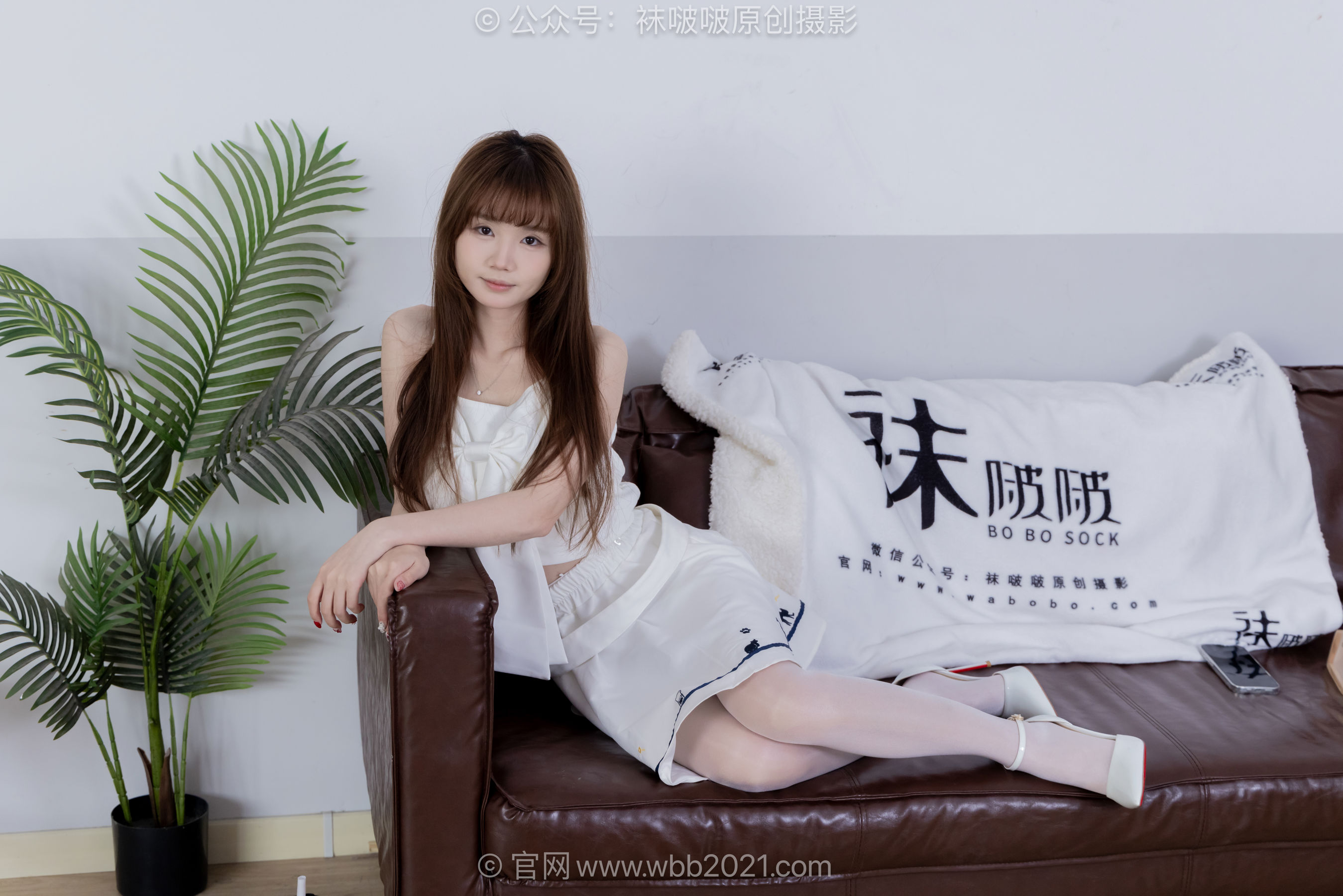 BoBoSocks袜啵啵 No.650 甜甜圈 - 高跟鞋、油亮珠光厚白丝、裸足/(149P)