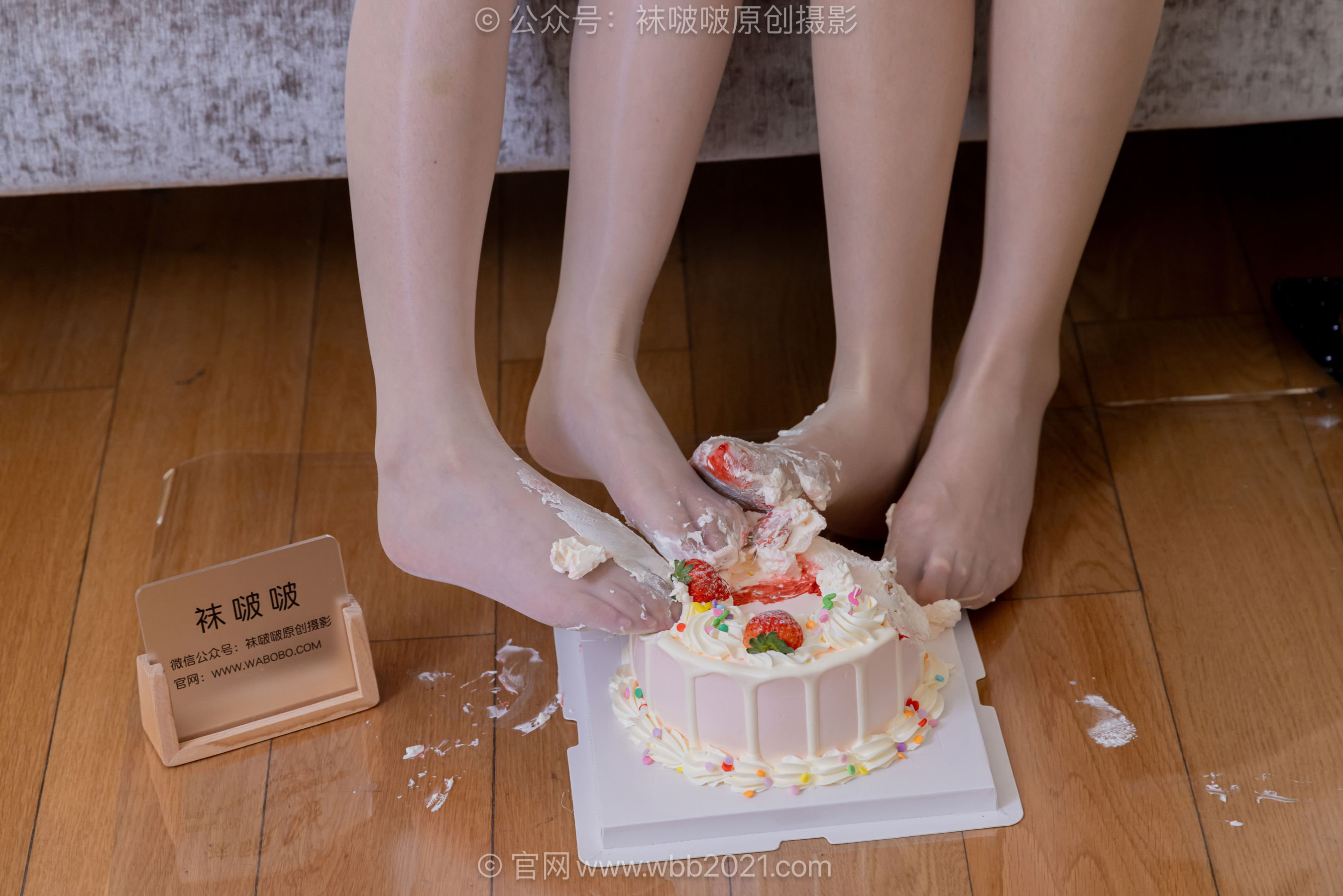 BoBoSocks袜啵啵 No.656 小甜豆&甜甜圈 - 高跟鞋、油亮薄肉丝白丝、裸足/(170P)