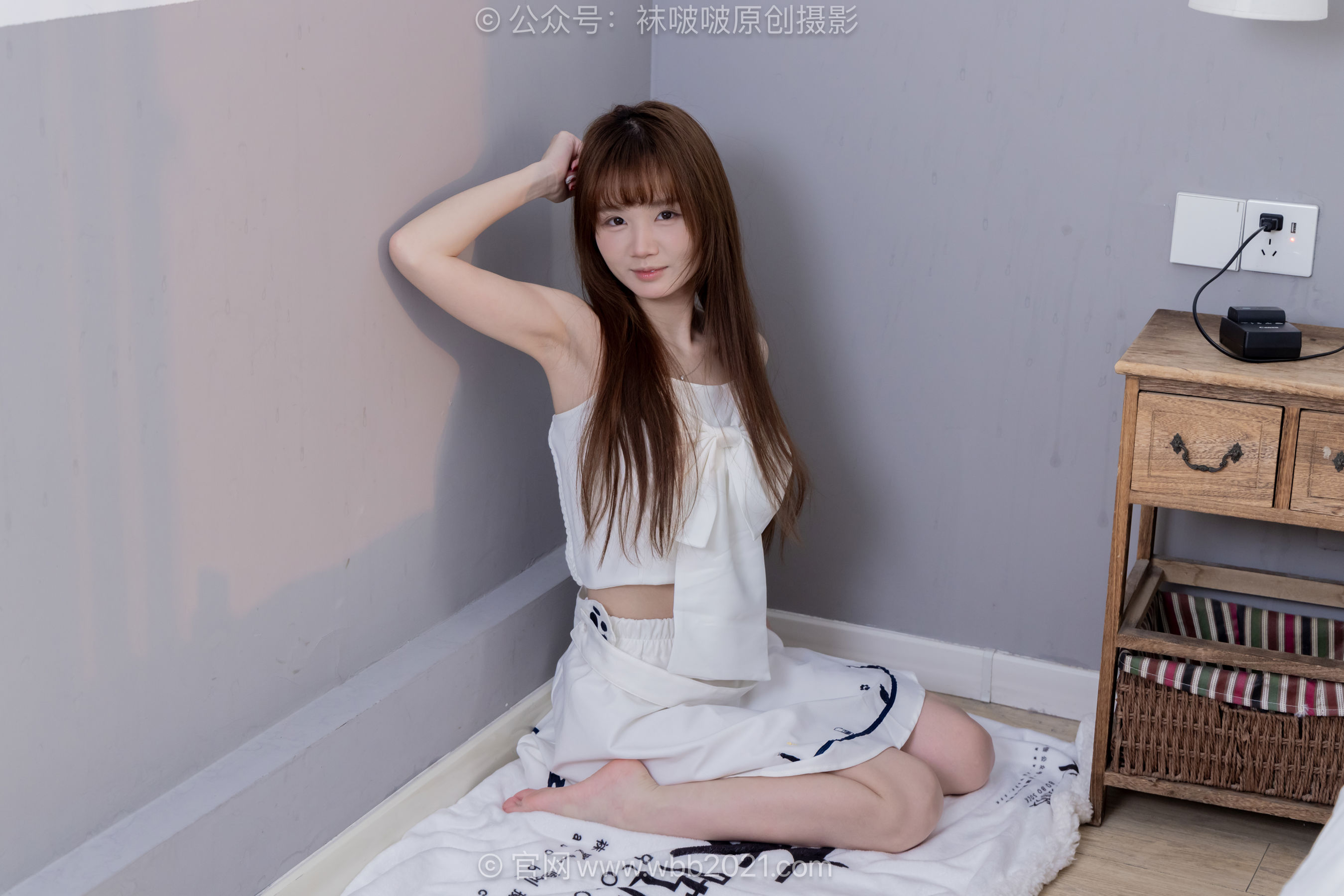 BoBoSocks袜啵啵 No.650 甜甜圈 - 高跟鞋、油亮珠光厚白丝、裸足/(149P)