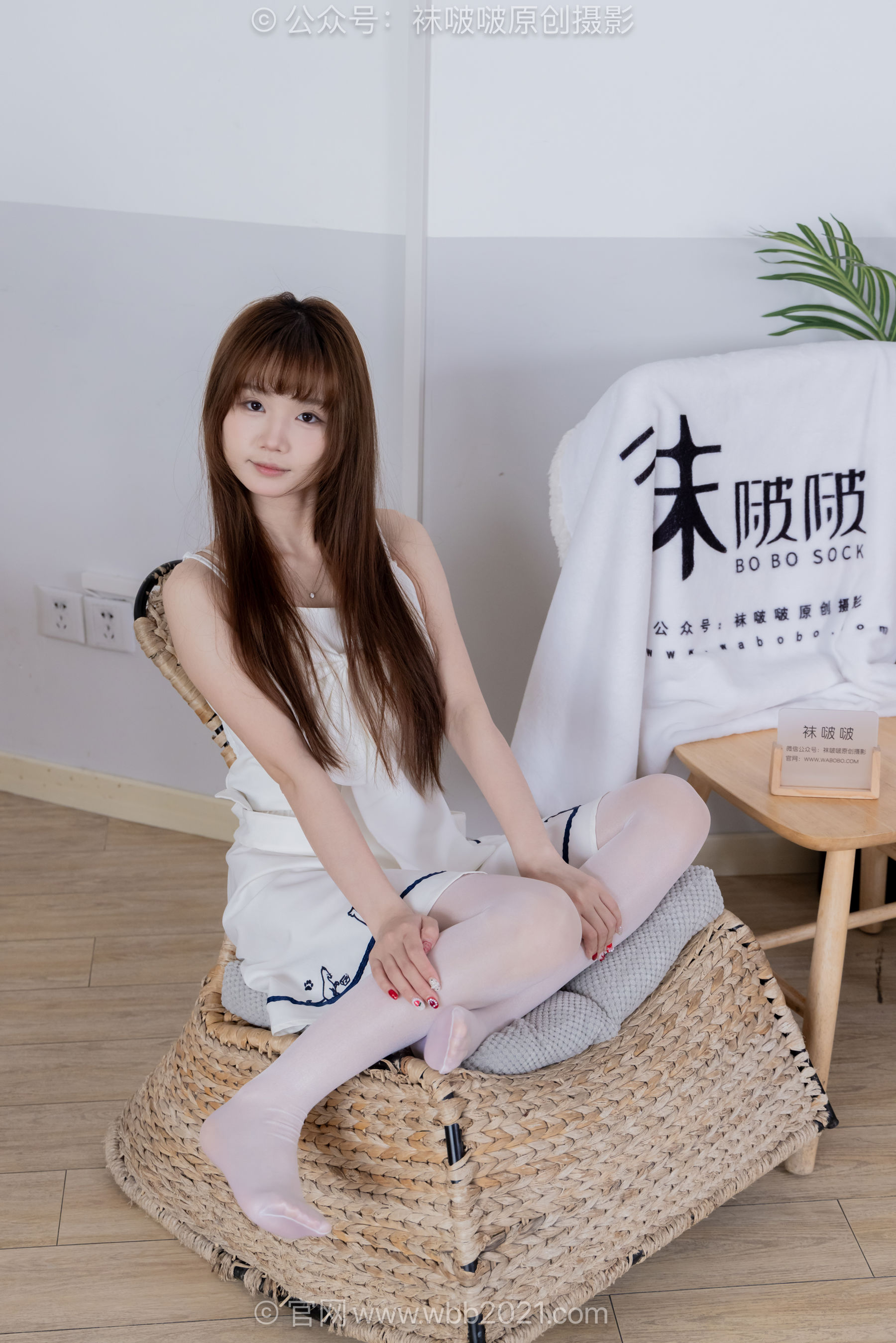 BoBoSocks袜啵啵 No.650 甜甜圈 - 高跟鞋、油亮珠光厚白丝、裸足/(149P)