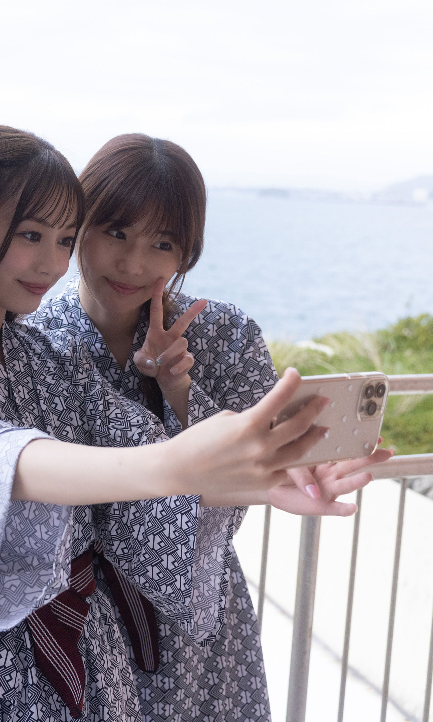 伊藤優衣&水原ゆき&長谷川かすみ - 俺達のあざす。/(77P)