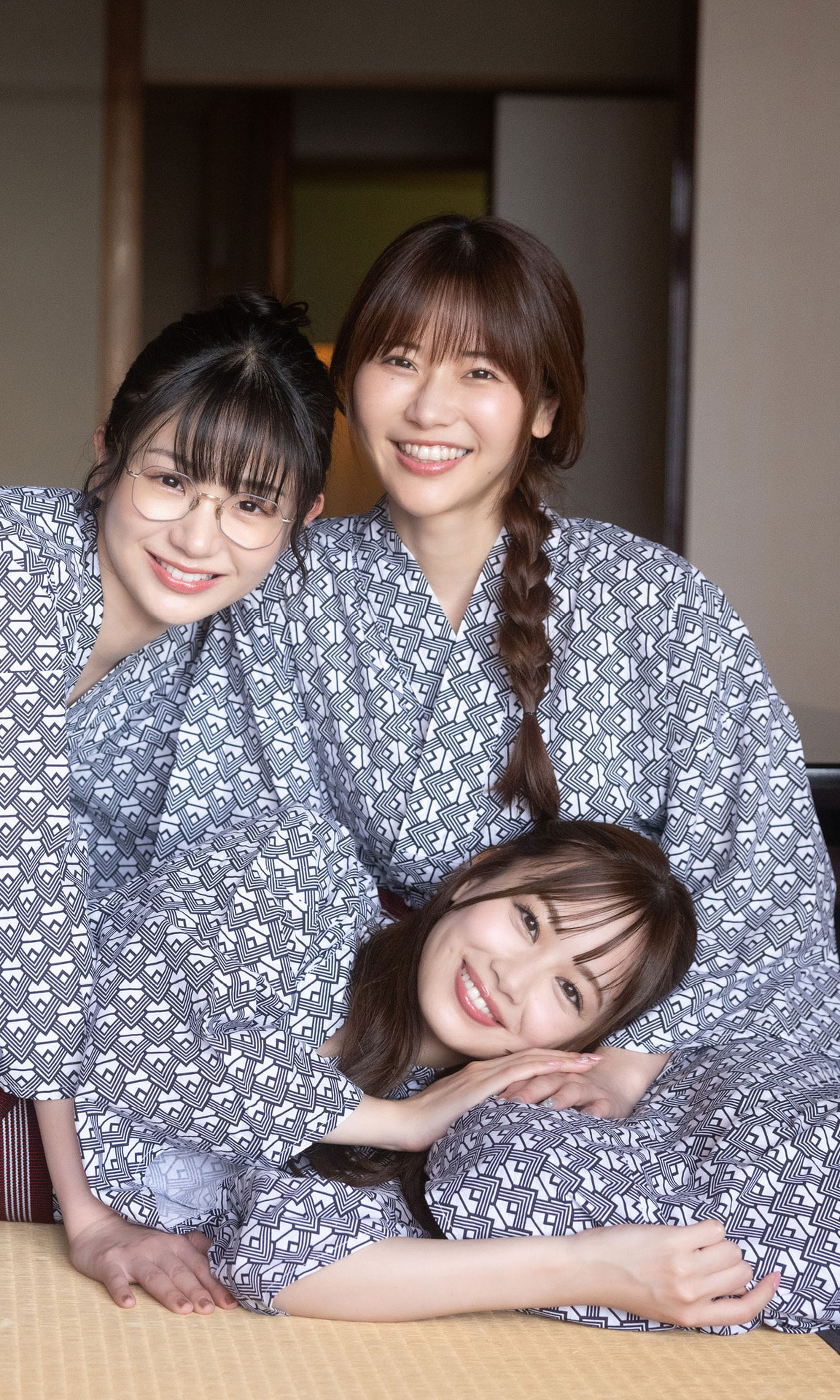 伊藤優衣&水原ゆき&長谷川かすみ - 俺達のあざす。/(77P)