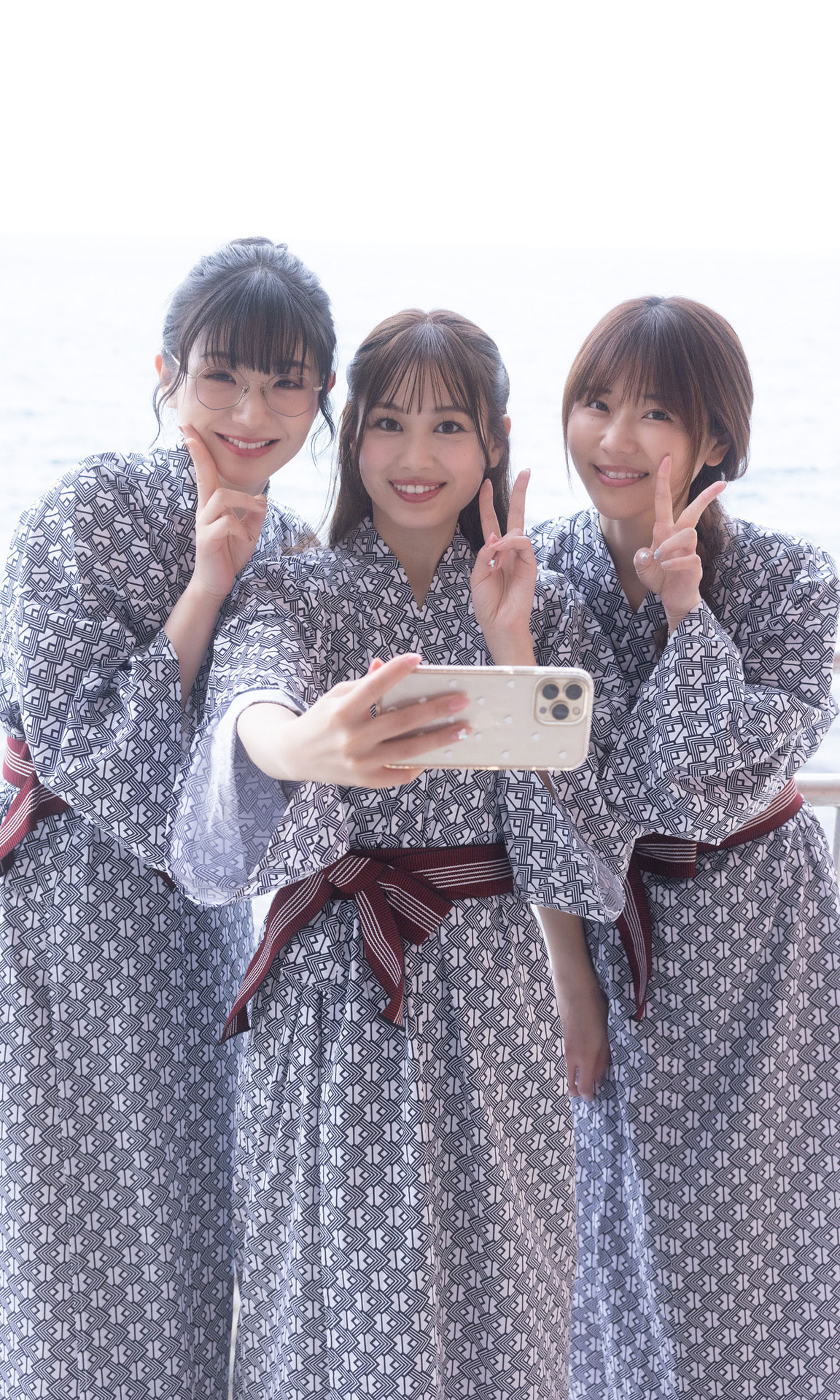 伊藤優衣&水原ゆき&長谷川かすみ - 俺達のあざす。/(77P)