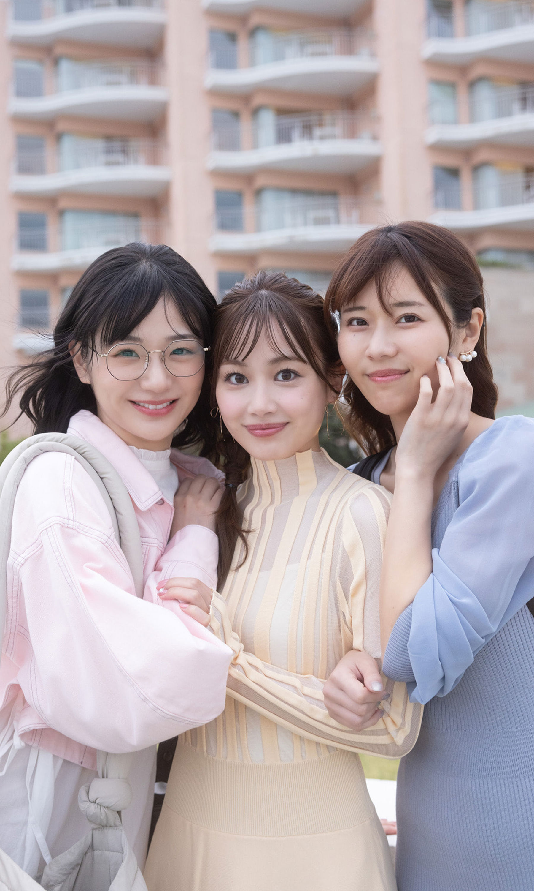 伊藤優衣&水原ゆき&長谷川かすみ - 俺達のあざす。/(77P)