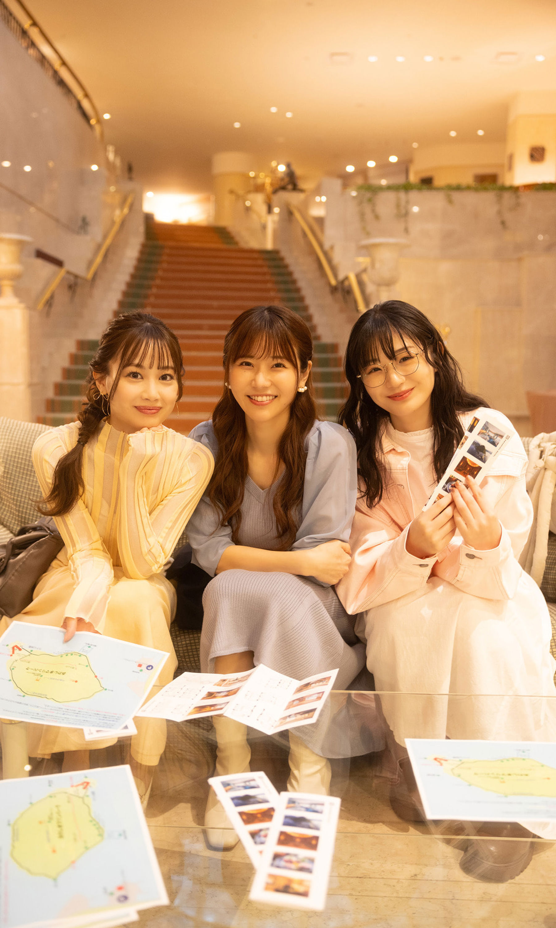 伊藤優衣&水原ゆき&長谷川かすみ - 俺達のあざす。/(77P)