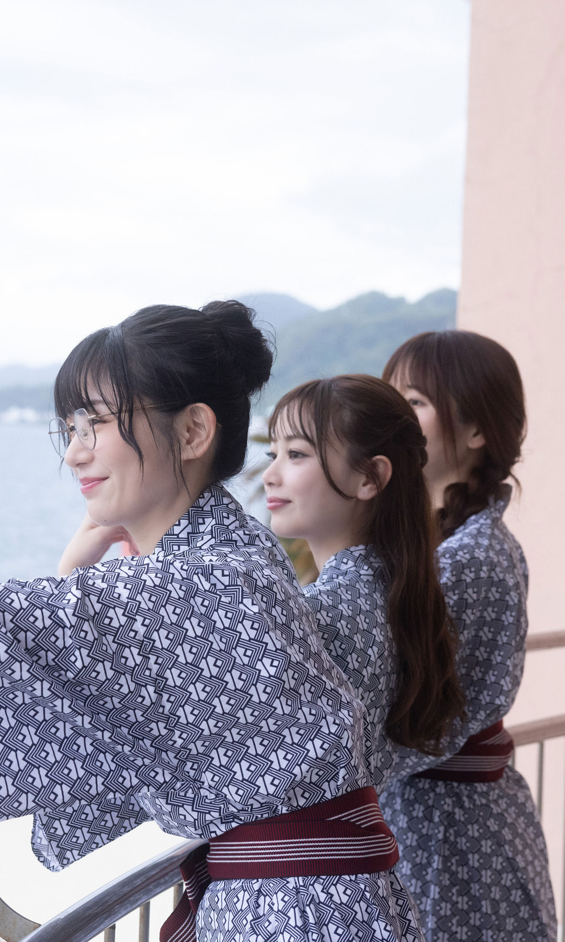 伊藤優衣&水原ゆき&長谷川かすみ - 俺達のあざす。/(77P)