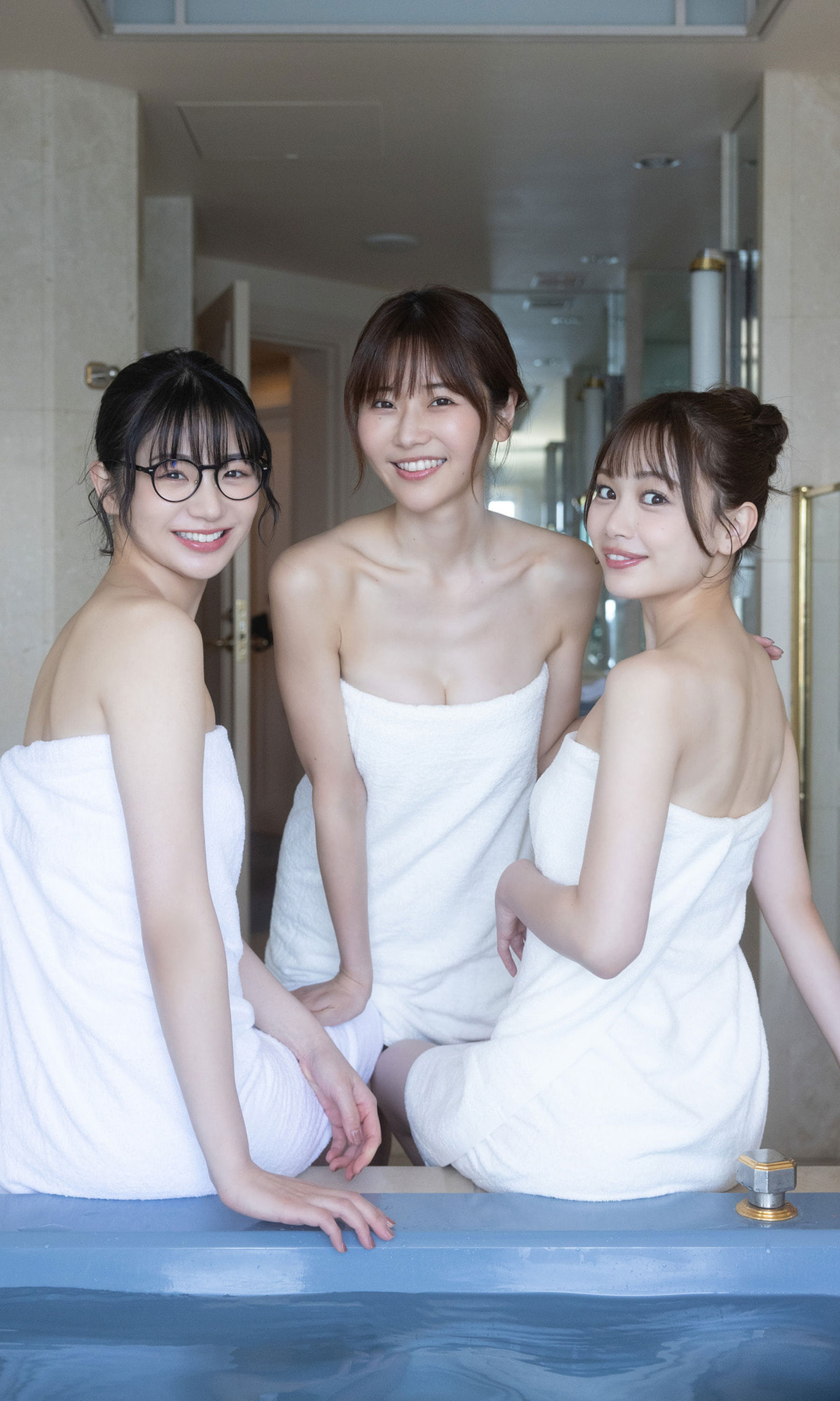 伊藤優衣&水原ゆき&長谷川かすみ - 俺達のあざす。/(77P)
