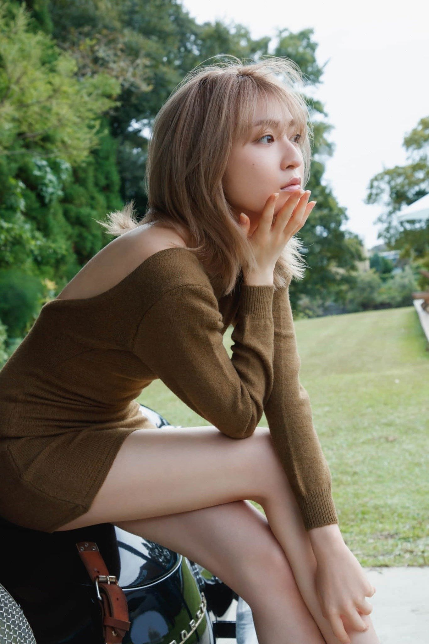 宮部のぞみ - 解放！誘惑の脚線美/(74P)