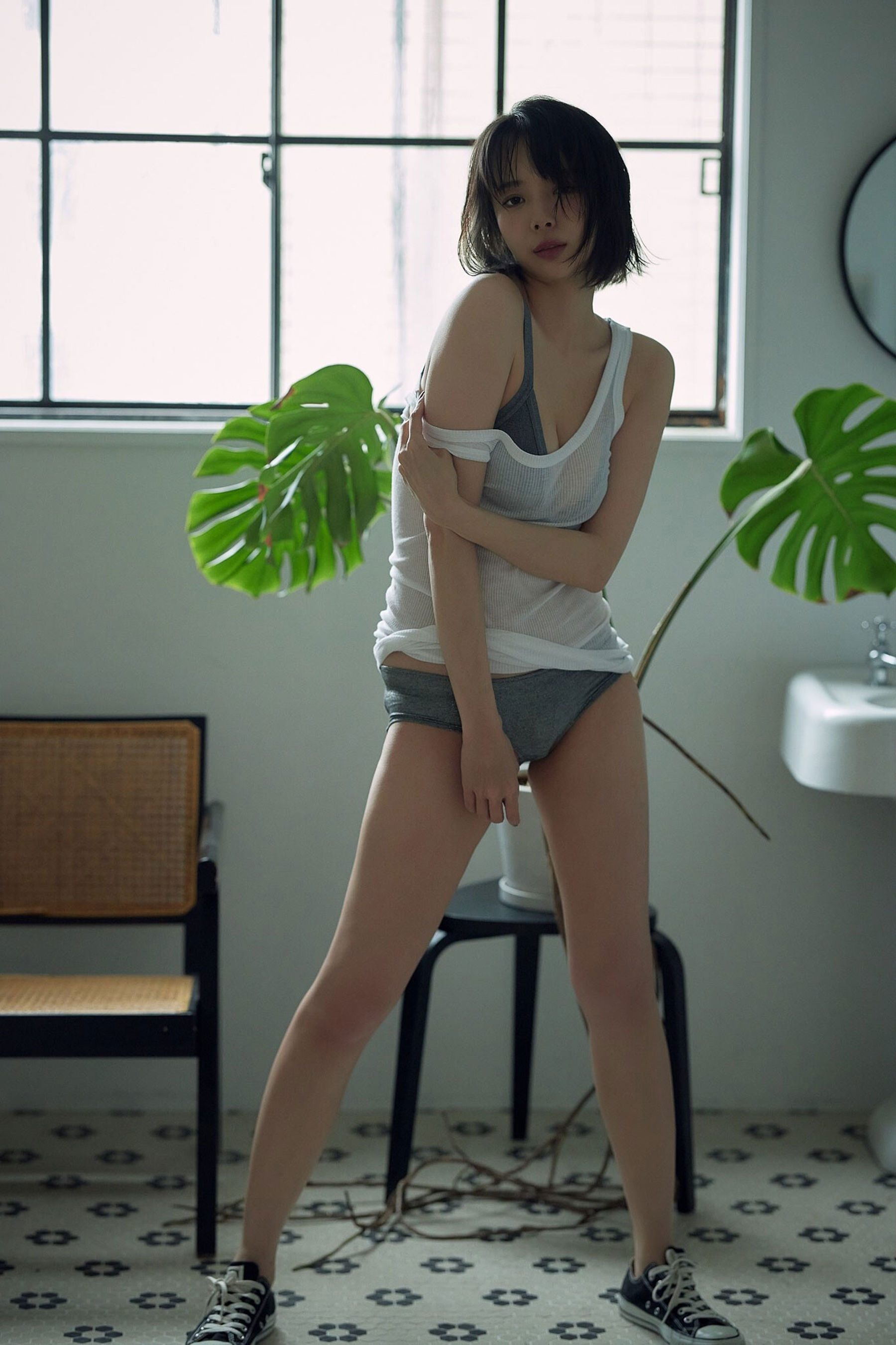 岡田紗佳 - 美脚輪舞曲/(56P)