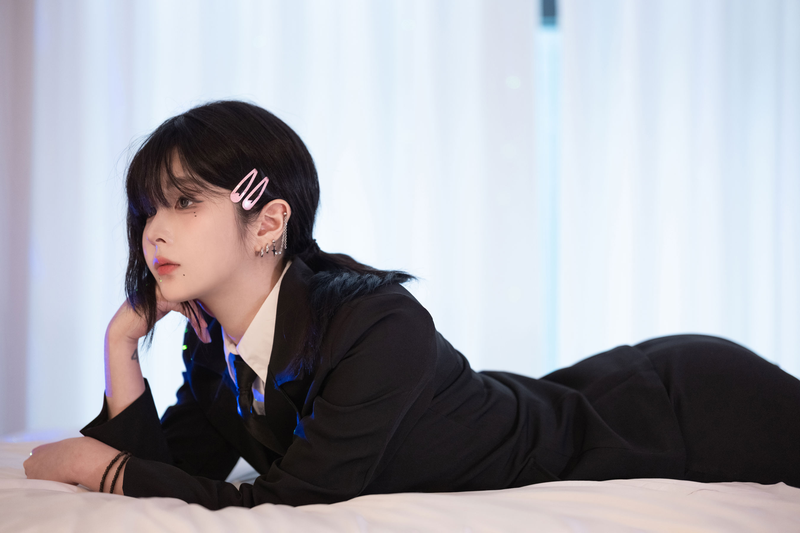 姜仁卿 Kang In-kyung - Halloween/(72P)