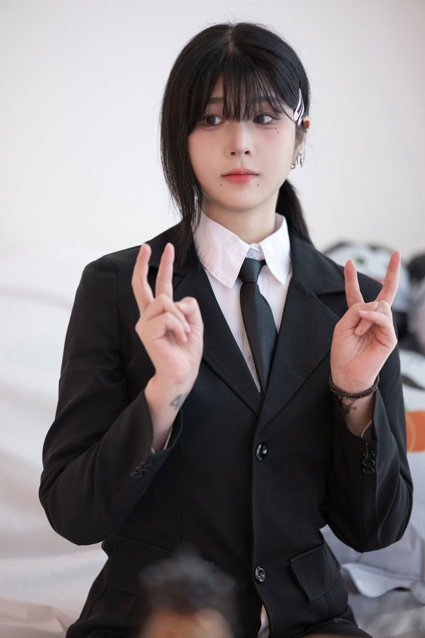 姜仁卿 Kang In-kyung - Halloween/(72P)